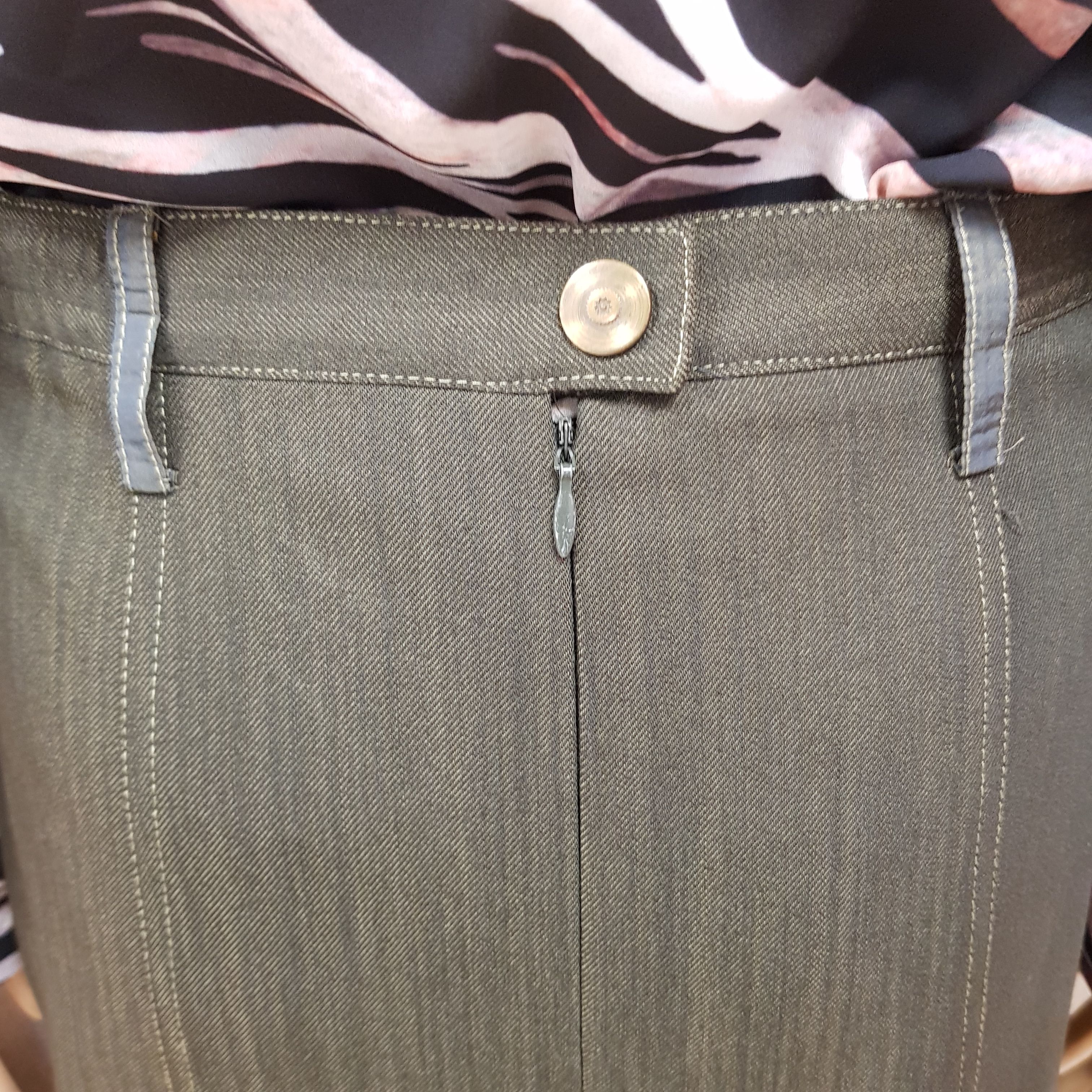 Jupe midi kaki- Un Jour Ailleurs- Taille 36 - Photo 2