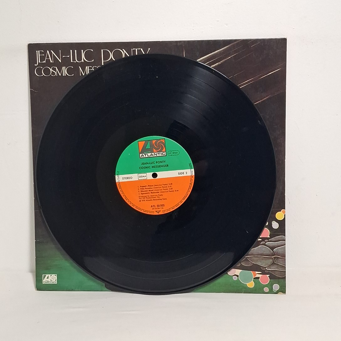 Voir photo 2 de Album Jean-Luc Ponty" cosmic messenger" en vinyle 33t Album Jean-Luc Ponty" cosmic messenger" en vinyle 33t État correct - Vue 2 -
