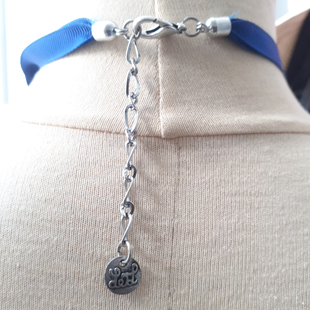 LOL - Collier au pendentif bleu  - Vue 3 - 