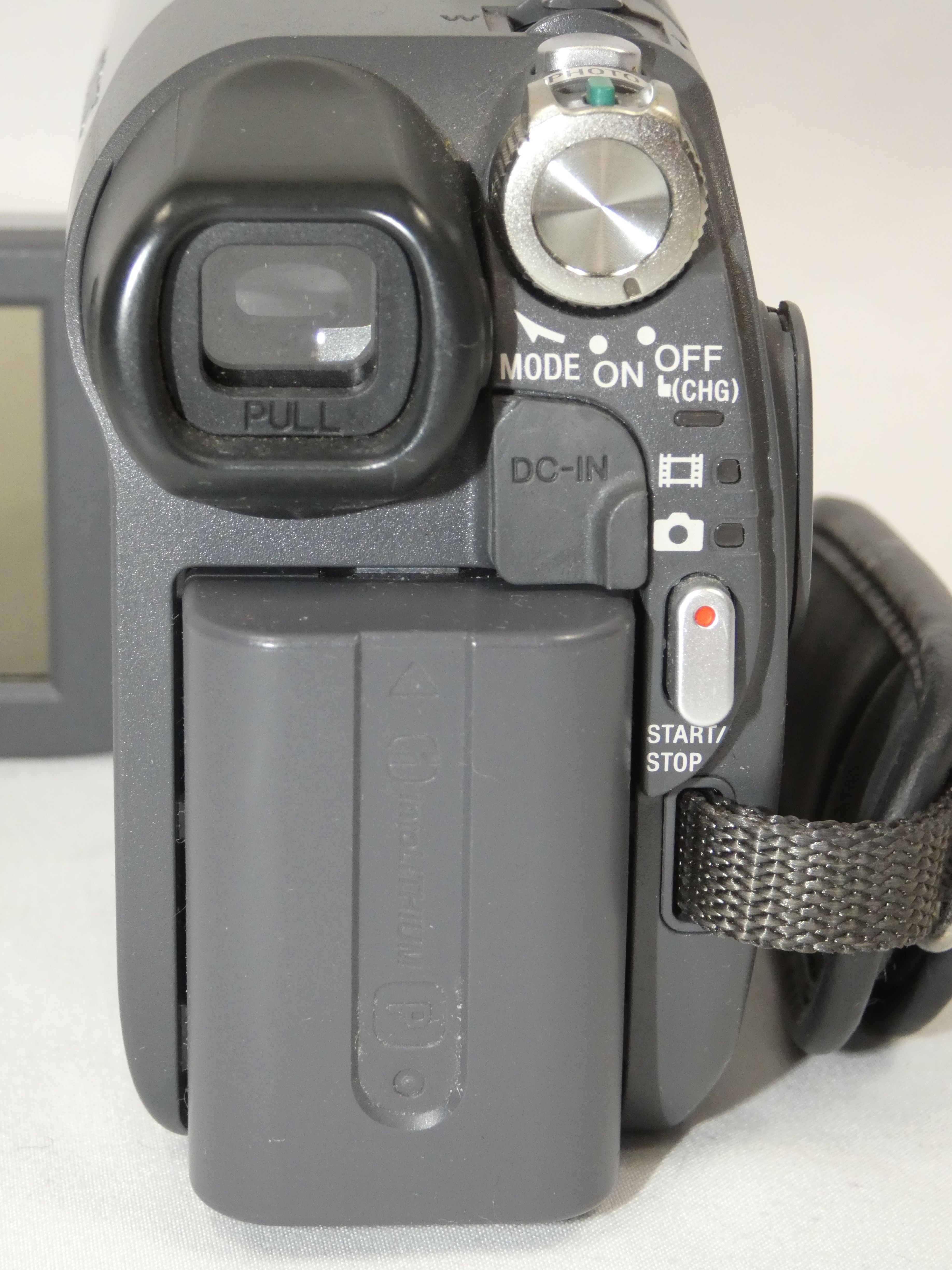 Camescope SONY DCR-DVD105 E (pour pièces) Bon état - Vue 7 - 