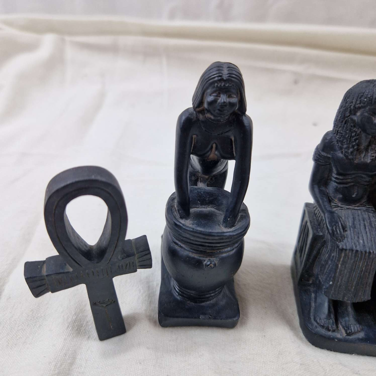 Petit lot de statuettes égyptiennes en résine - Photo 1