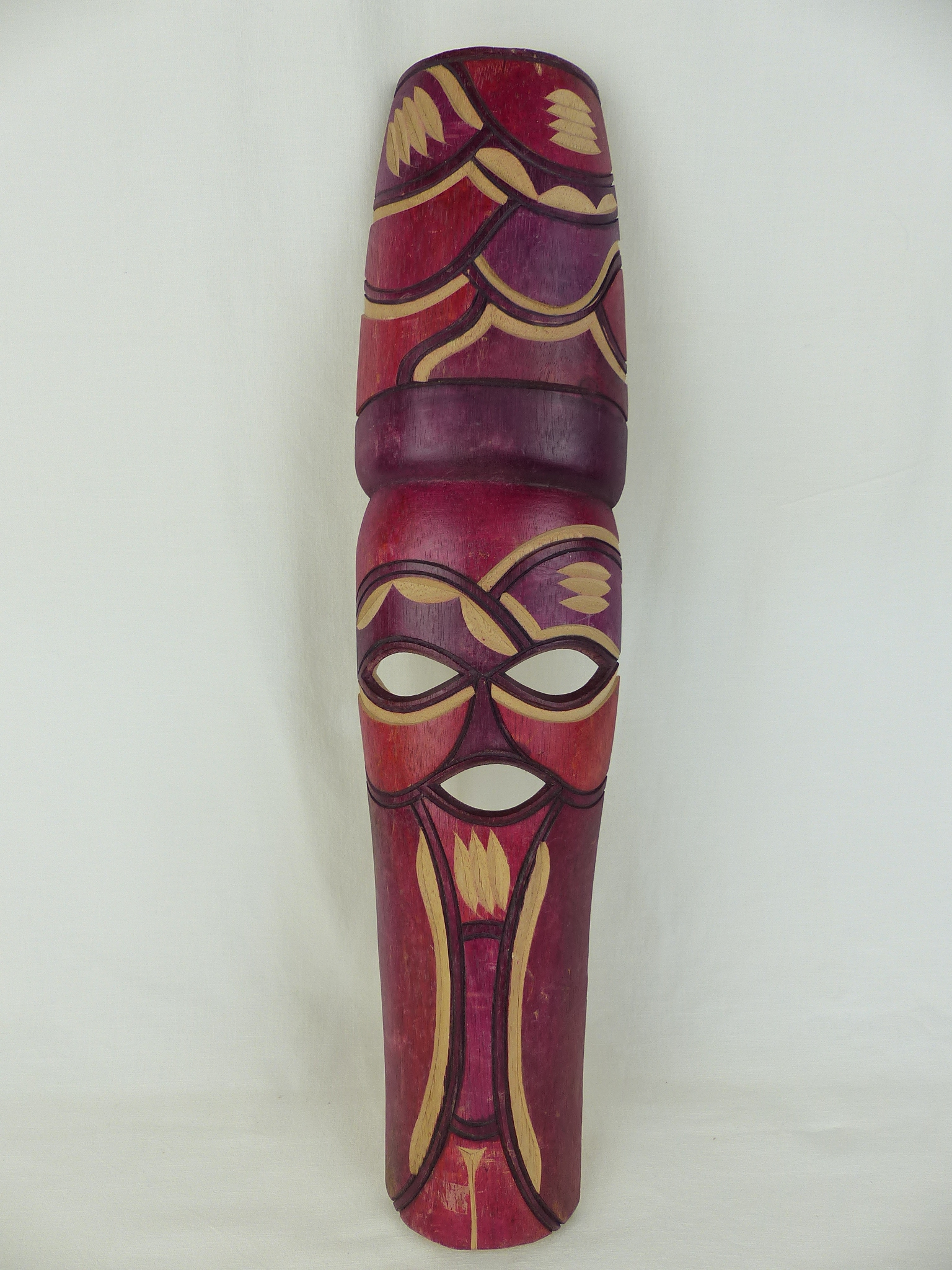 Masque africain allongé en bois peint et sculpté du Swaziland / Mozambique. 48 cm Bon état -  reconditionné disponible sur Label Emmaüs