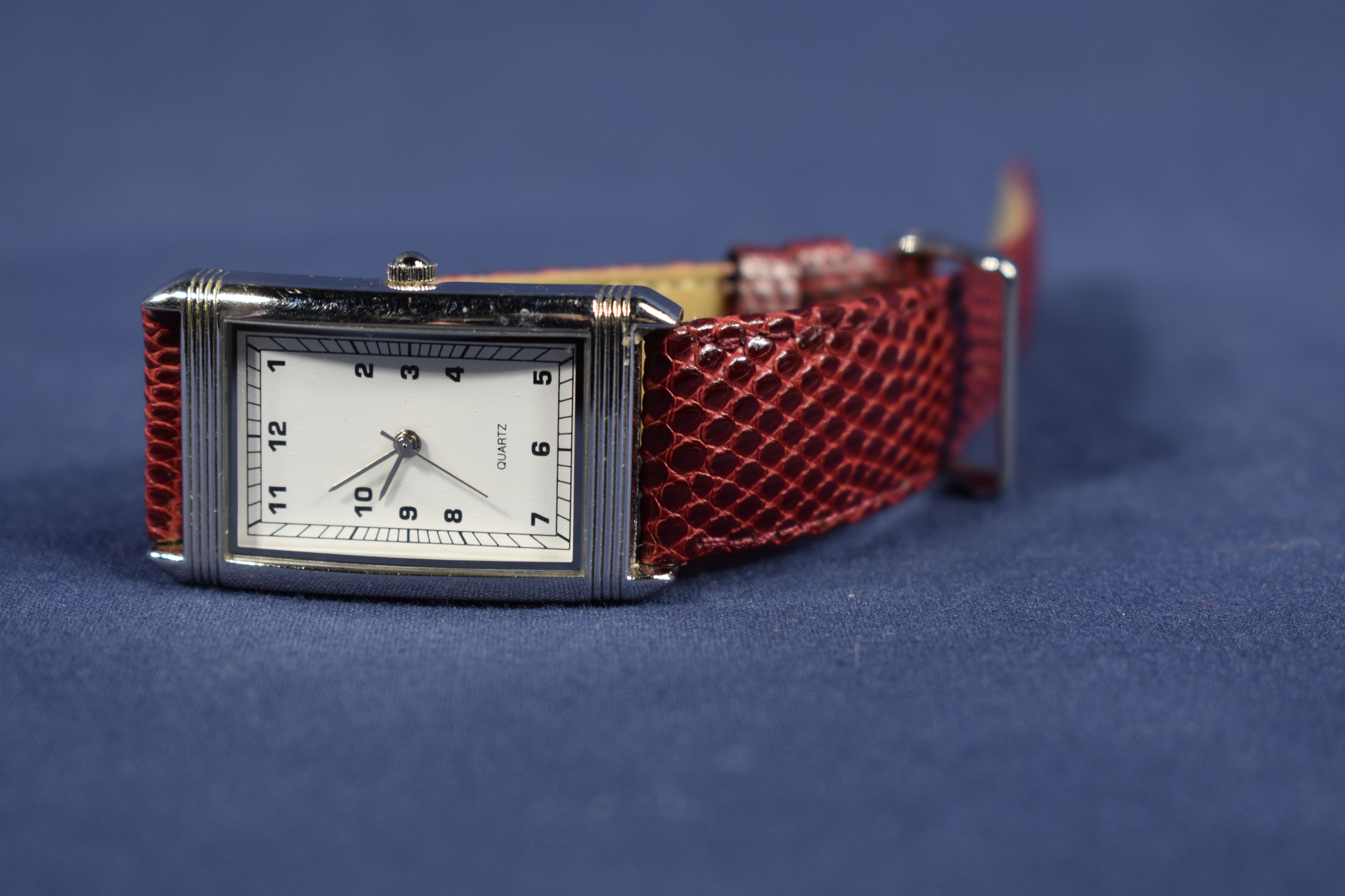 Montre à quartz en très bon état, bracelet neuf en lézard et pile neuve. - Photo 4