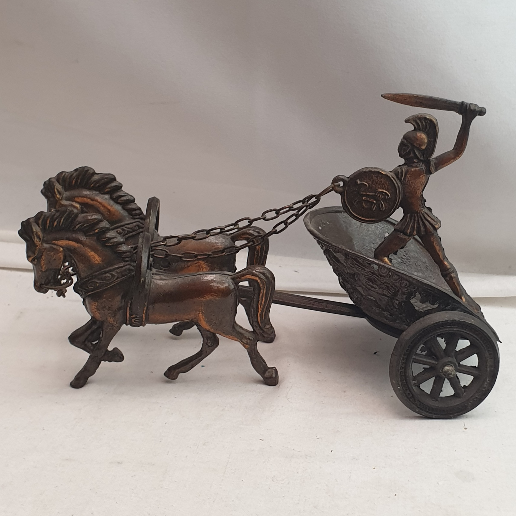 char guerrier grec avec ses chevaux en laiton massif - Bon état sur Label Emmaüs