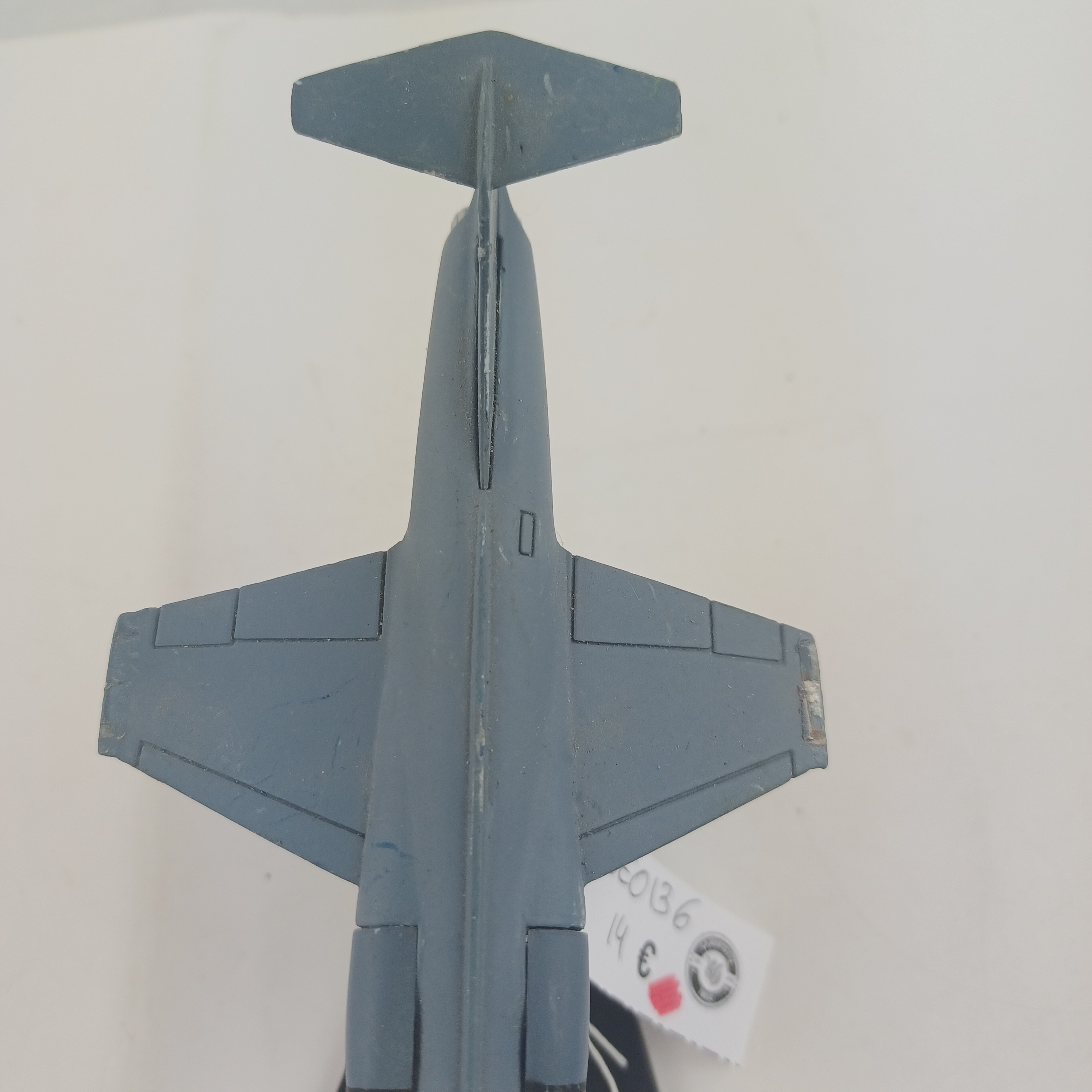 Avion militaire miniature Bon état - Vue 4 - 