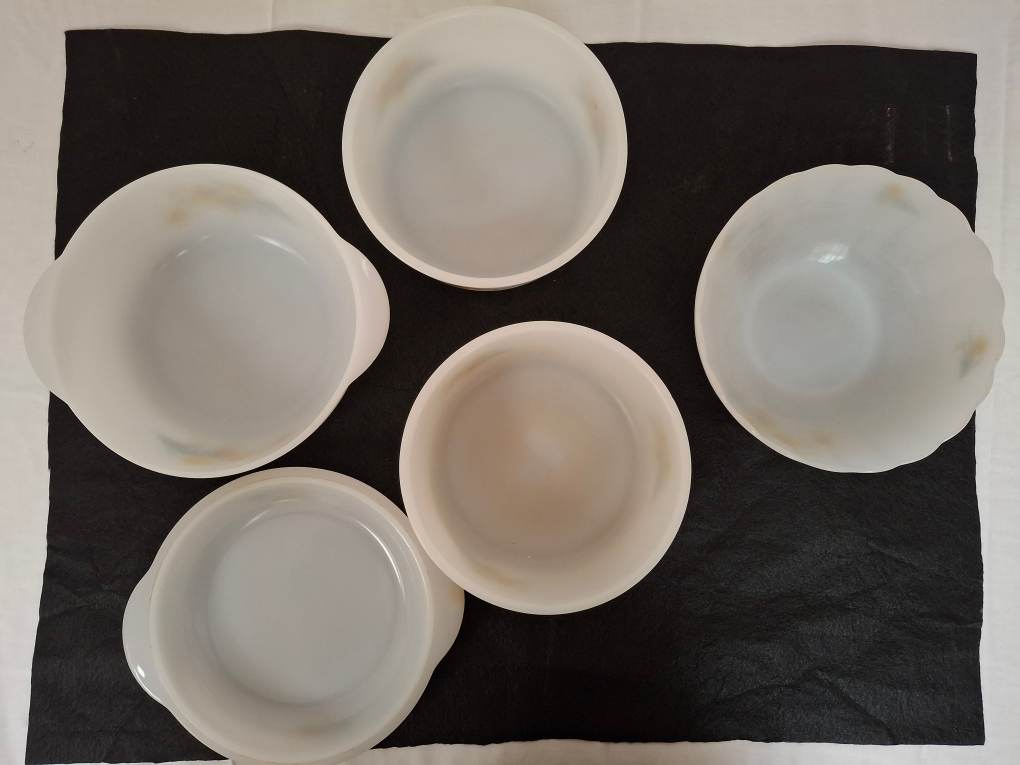 Plats, cocotte et saladier ARCOPAL modèle JONQUILLES années 60 - Photo 5