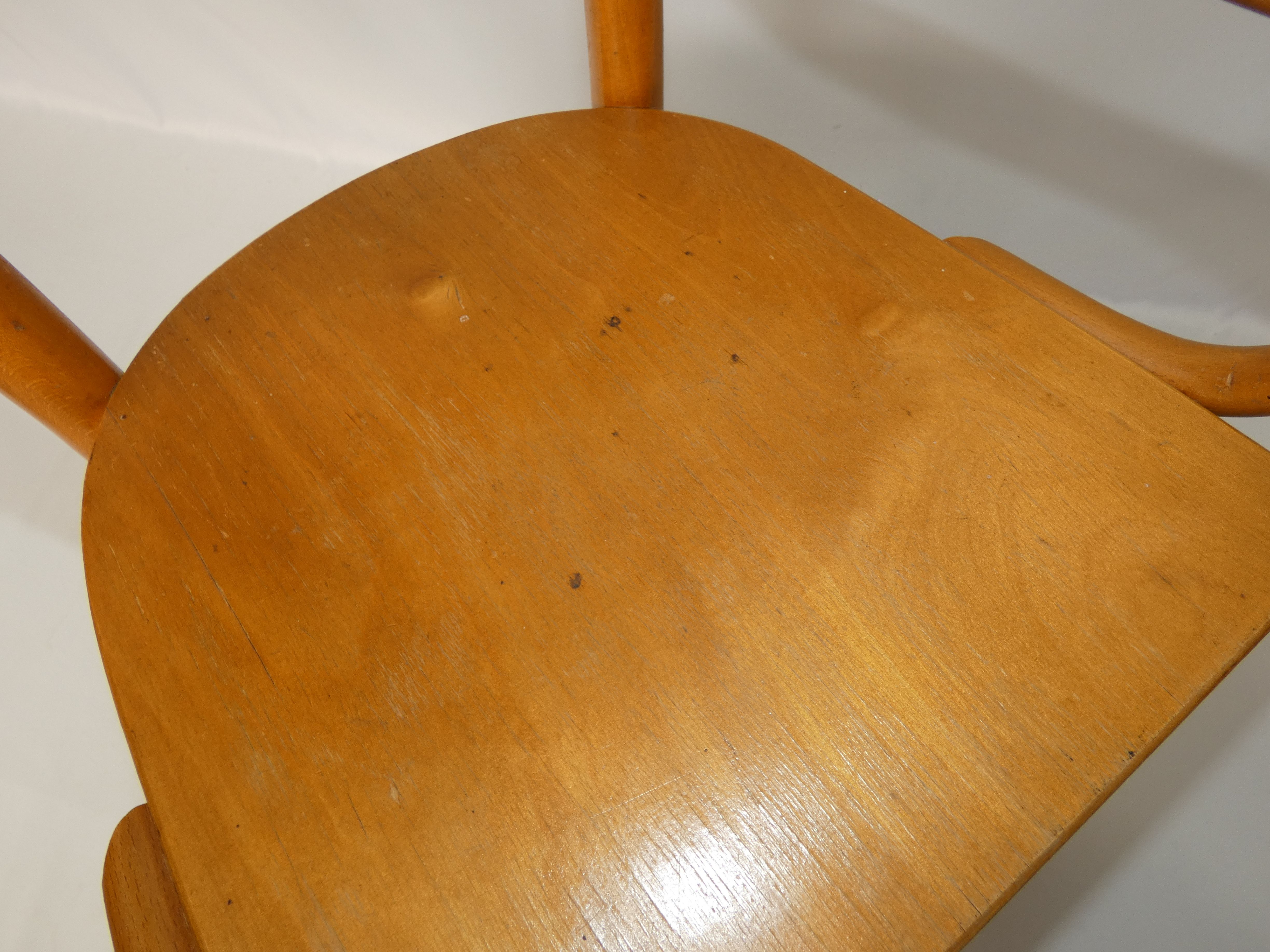 Chaise enfant en bois avec accoudoirs de marque BAUMANN - Photo 5