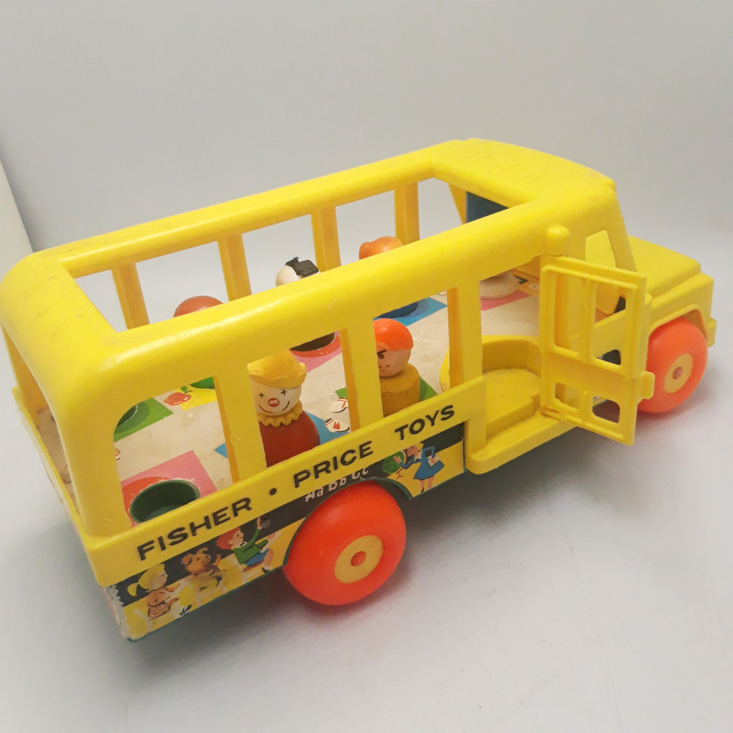 Voir photo 8 de Ancien bus scolaire Fisher-Price 1964 Ancien bus scolaire Fisher-Price 1964 Bon état - Vue 8 -