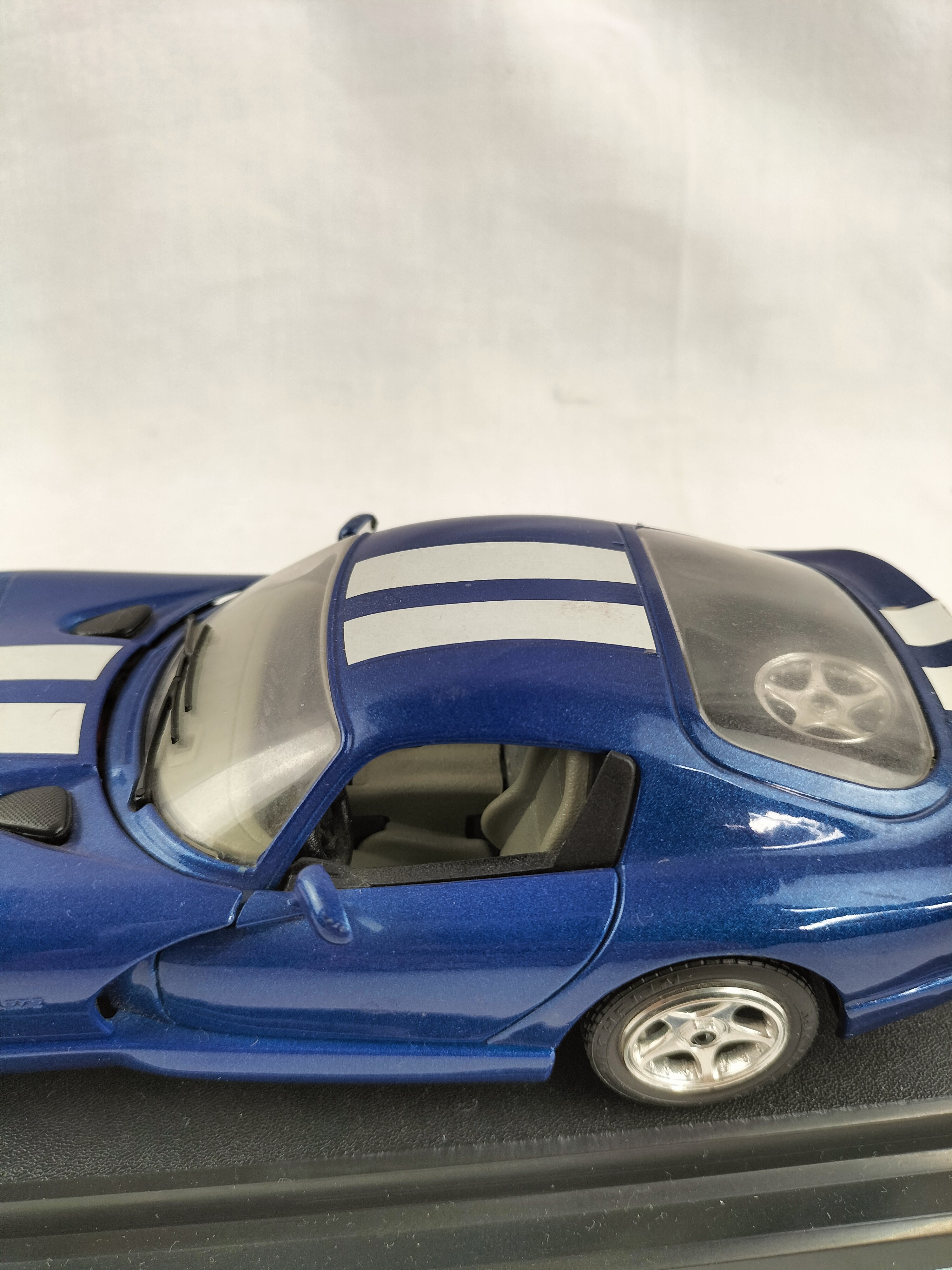 Voir photo 47 de Lot de 8 voitures miniatures de collection – Ferrari, Porsche, Mustang, Cadillac, Corvette Lot de 8 voitures miniatures de collection – Ferrari, Porsche, Mustang, Cadillac, Corvette Bon état - Vue 47 -