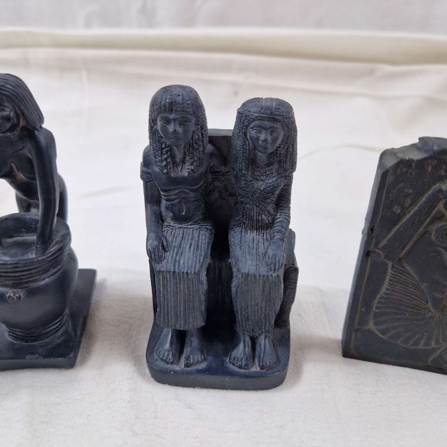 Petit lot de statuettes égyptiennes en résine - Photo 3