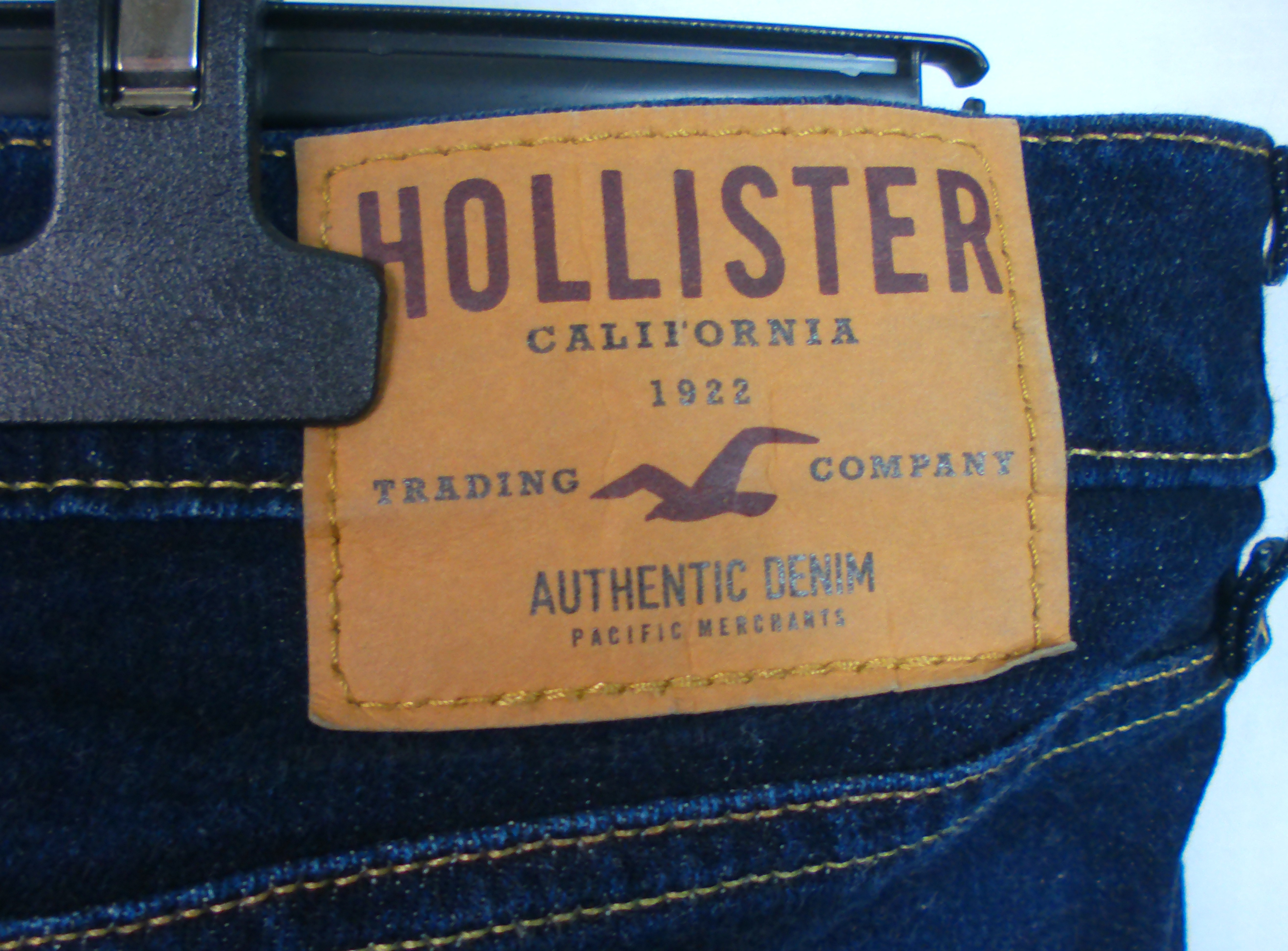 Jean homme HOLLISTER, jean bleu marine, taille 40 - Photo 2