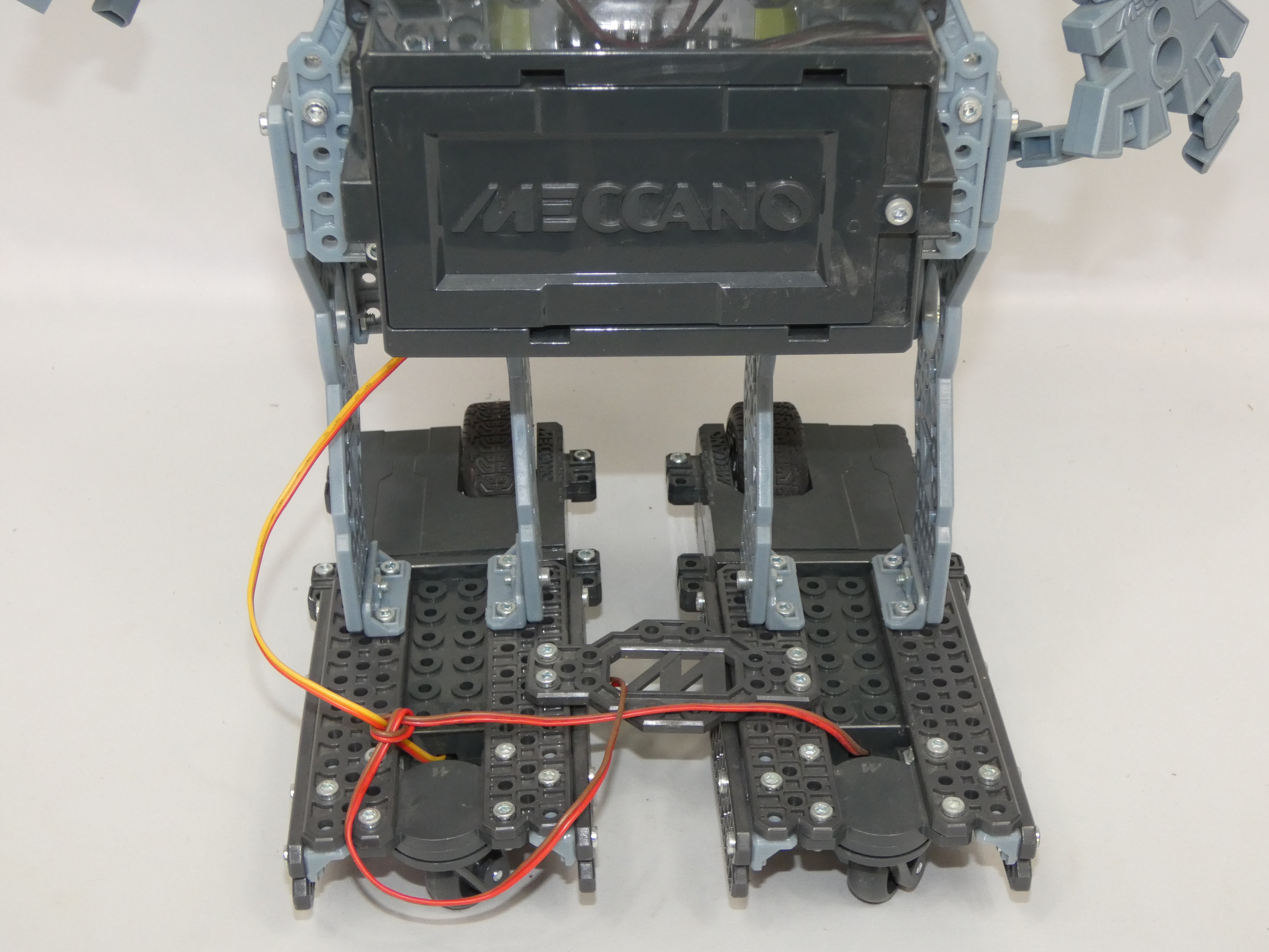 Voir photo 7 de Robot interactif Meccanoid G15 de chez MECCANO TECH Robot interactif Meccanoid G15 de chez MECCANO TECH Bon état - Vue 7 -