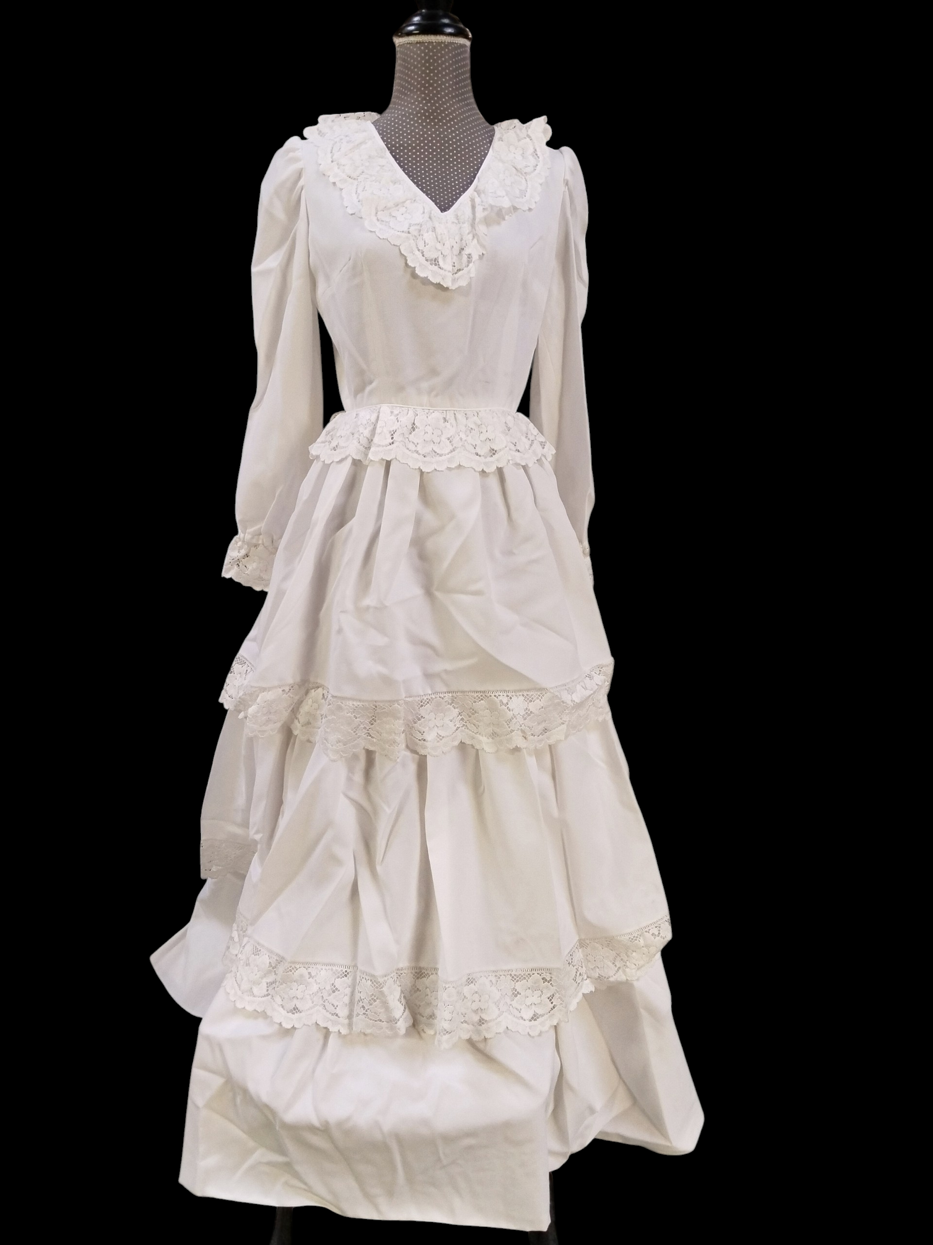 Voir photo 2 de Robe de mariée Vintage Robe de mariée Vintage État correct - Vue 2 -