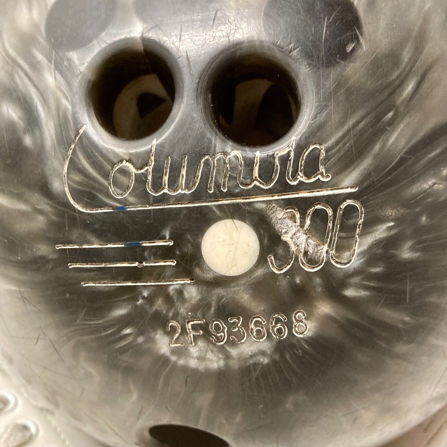 Voir photo 3 de Boule de bowling columbia 300 et chaussures Boule de bowling columbia 300 et chaussures Très bon état - Vue 3 -