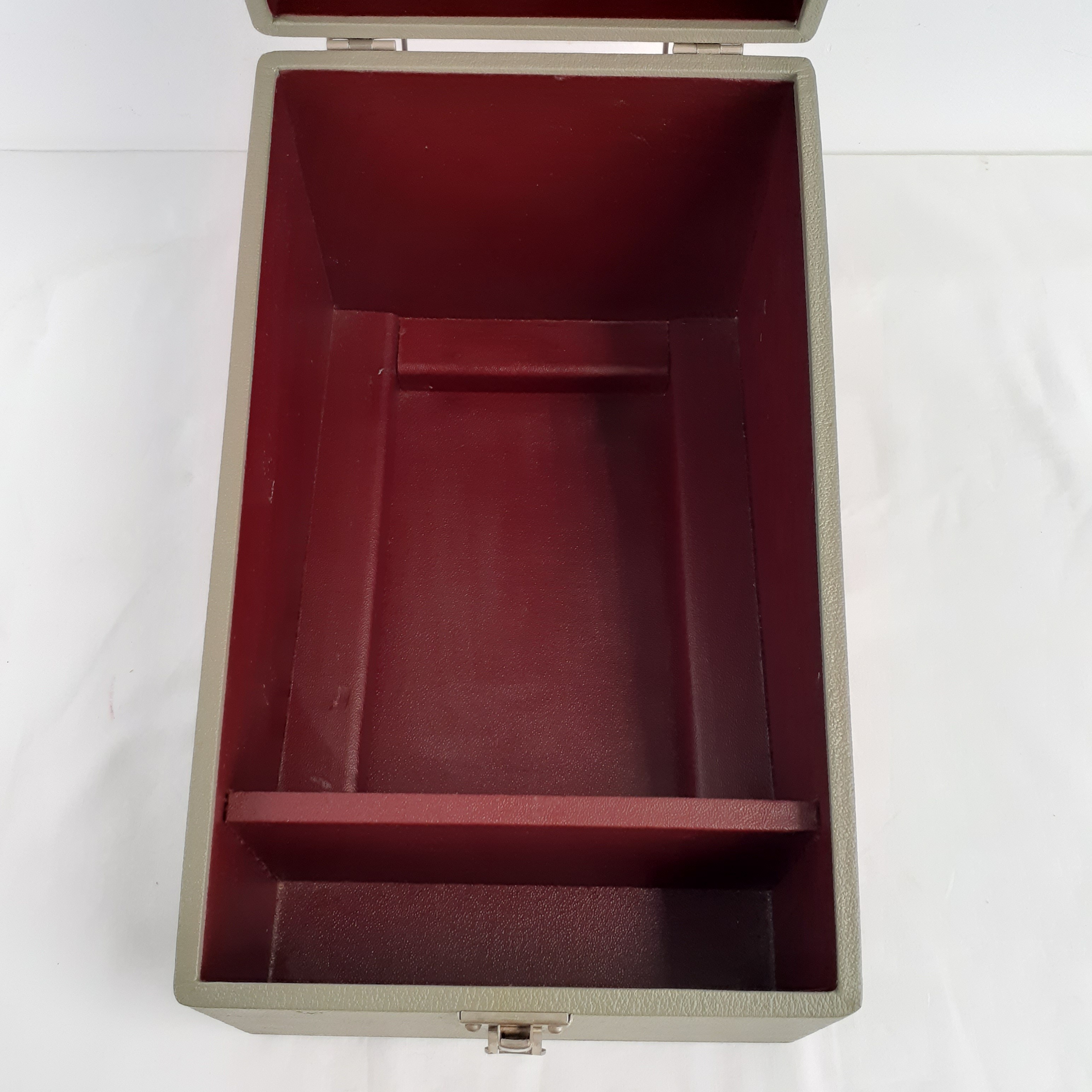 Voir photo 5 de Valise projecteur film - Euming P8 - boite de rangement Valise projecteur film - Euming P8 - boite de rangement Bon état - Vue 5 -