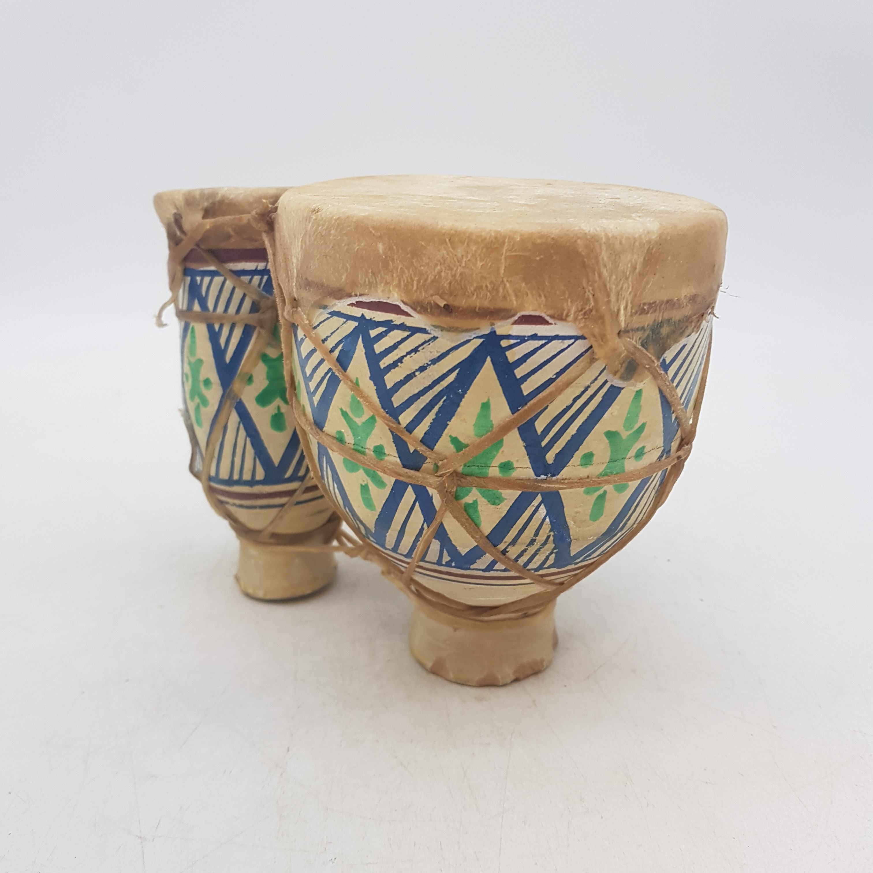 Voir photo 3 de Tambours artisanaux décoratifs en terre cuite peinte à la main Tambours artisanaux décoratifs en terre cuite peinte à la main - Vue 3 -
