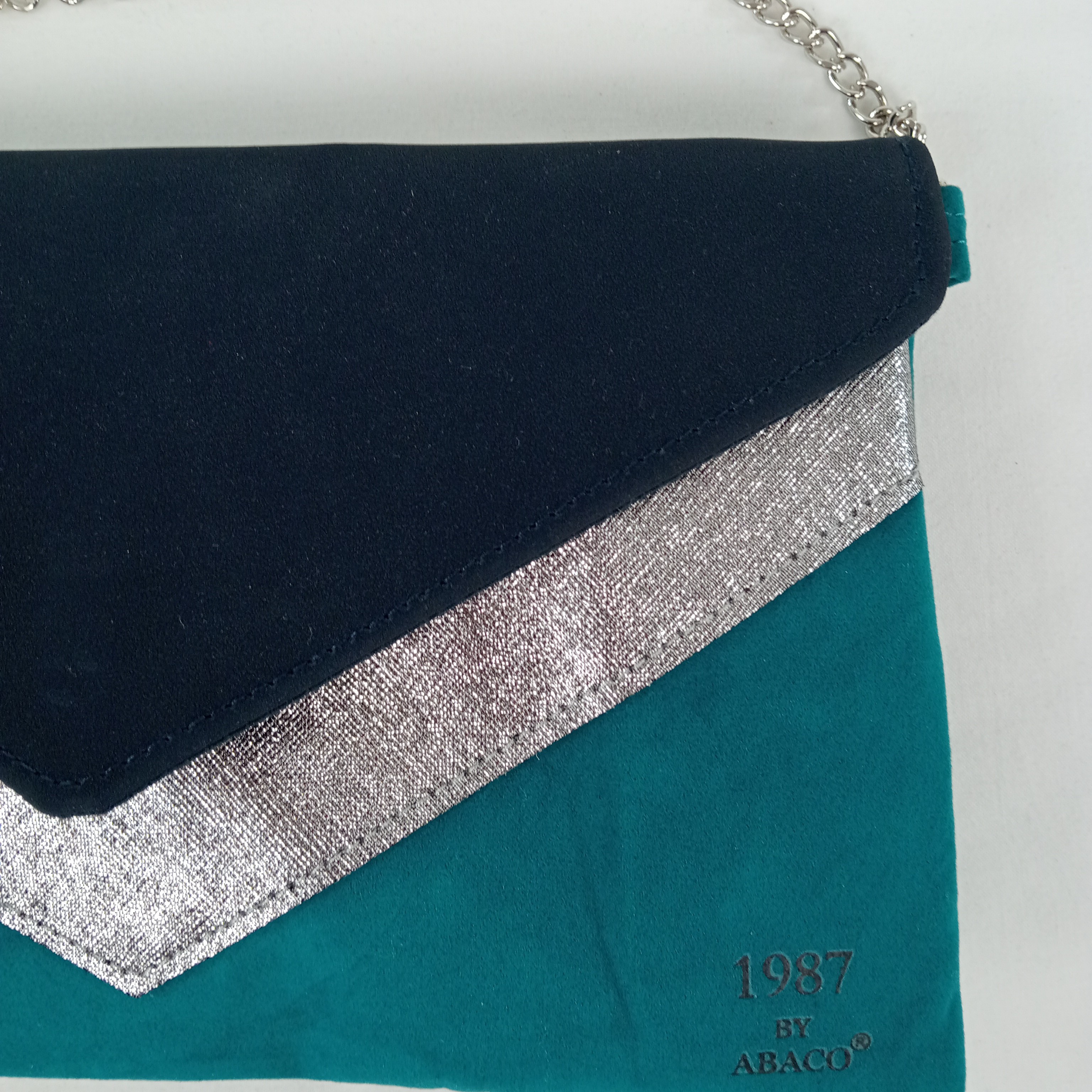Pochette femme de la marque 1987 by Abaco de couleurs noir, argenté et vert émeraude lanière métal argenté - Très bon état - Photo 2