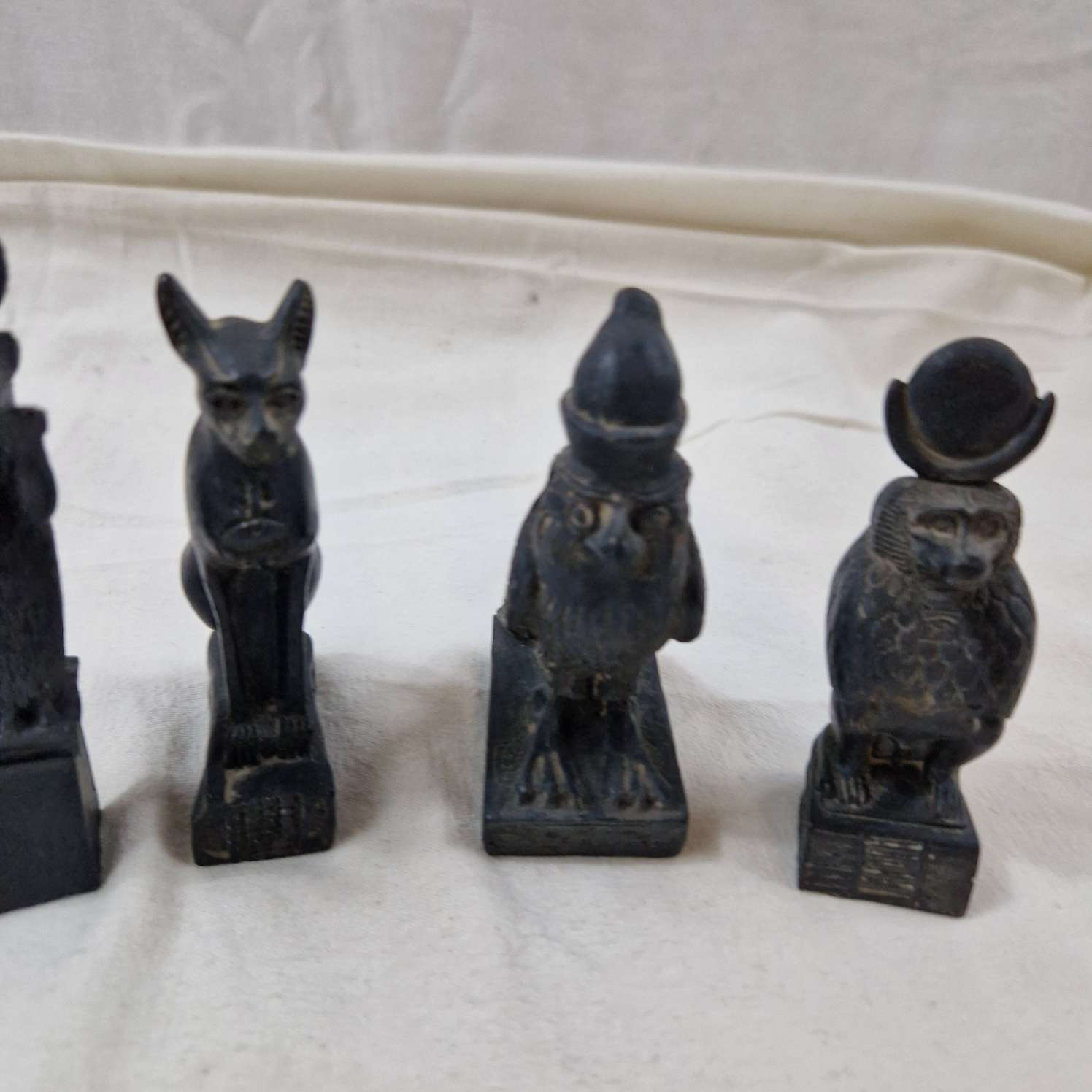 Petit lot de statuettes égyptiennes en résine - Photo 5