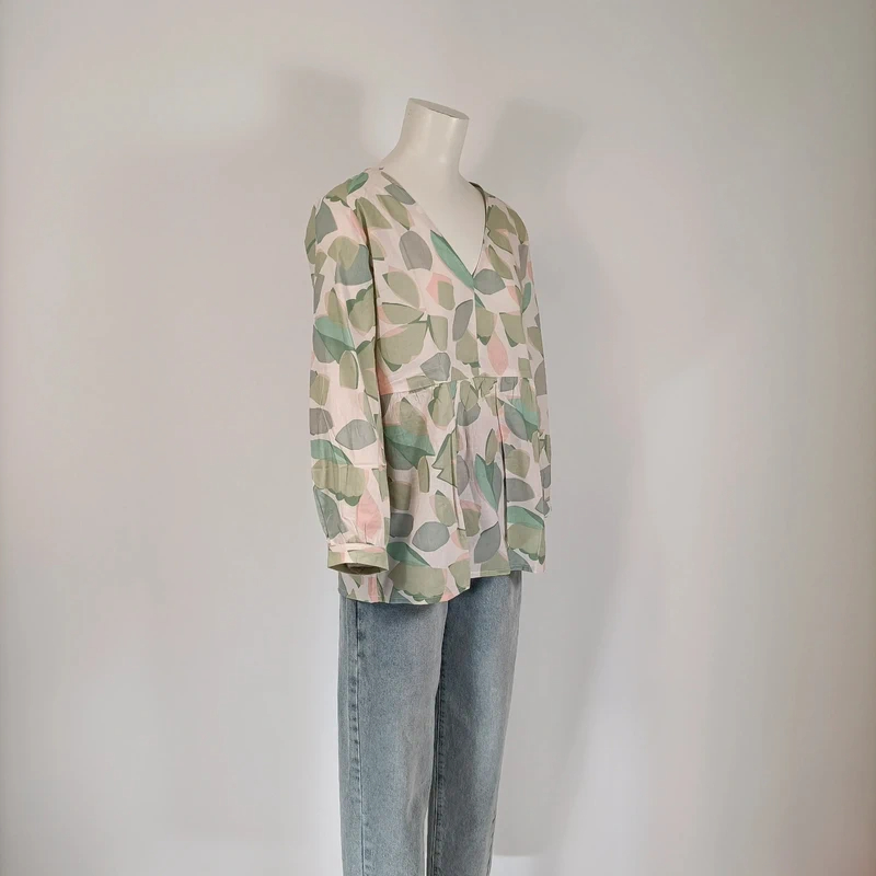 Blouse fluide imprimé feuillage pastel Quintessence col V manches 3/4 légère taille M Comme neuf - Vue 8 - 