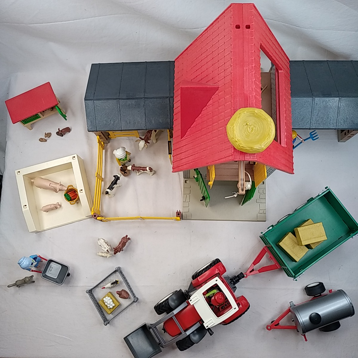 Lot Playmobil 4490 (La ferme) + 4496 (Fermier grand tracteur remorque) Très bon état - Vue 2 - 