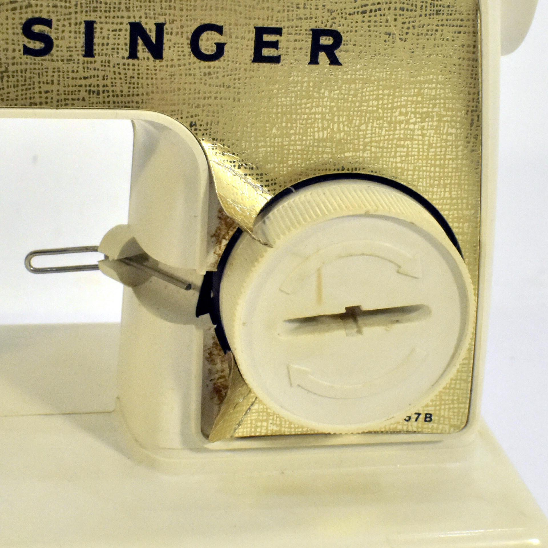 Voir photo 9 de Machine à Coudre Enfant - Singer® Golden Panoramic Machine à Coudre Enfant - Singer® Golden Panoramic État correct - Vue 9 -