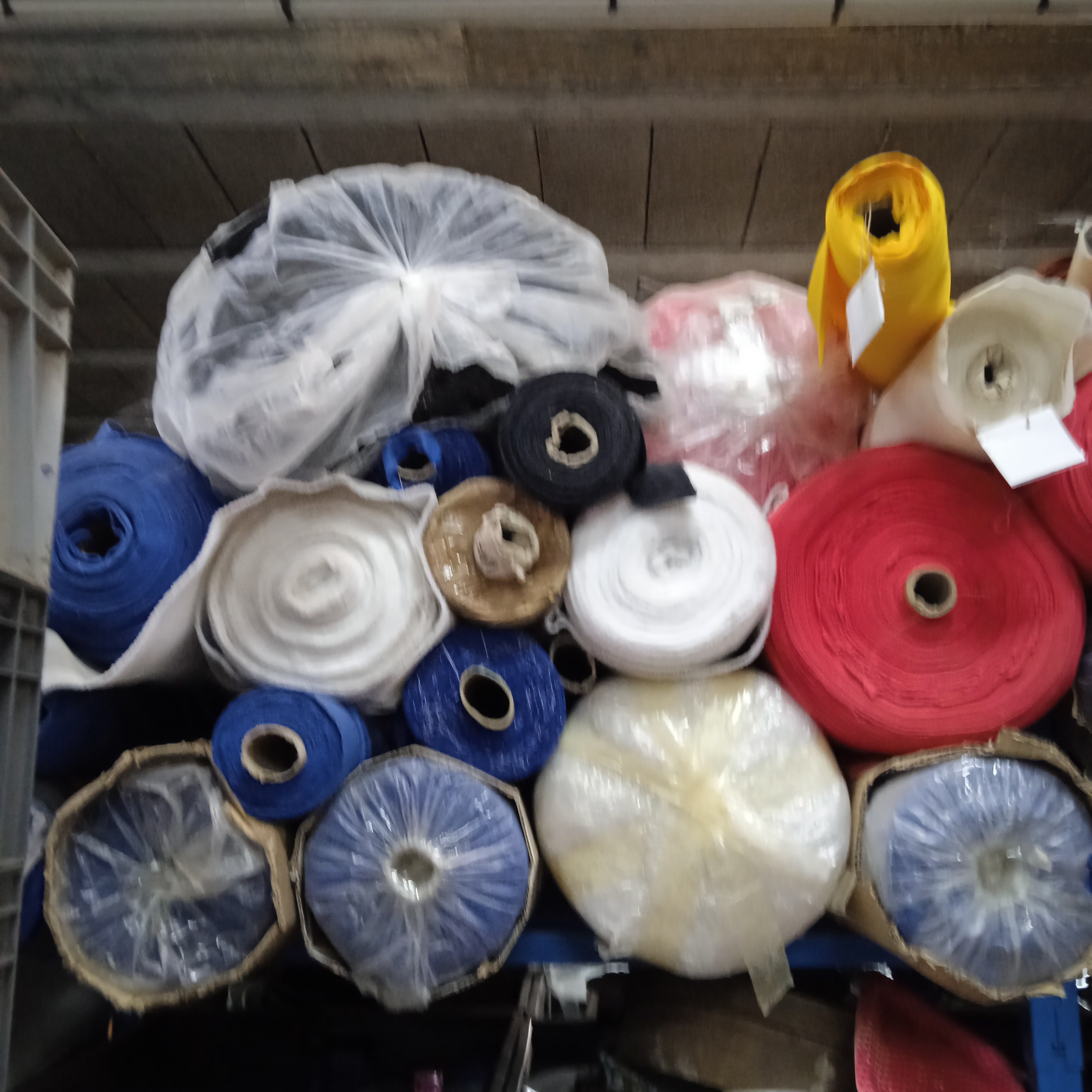 Tissu venant d'entreprise de Textile, blousons moto Lot de +20 rouleaux Bon état - Vue 2 - 