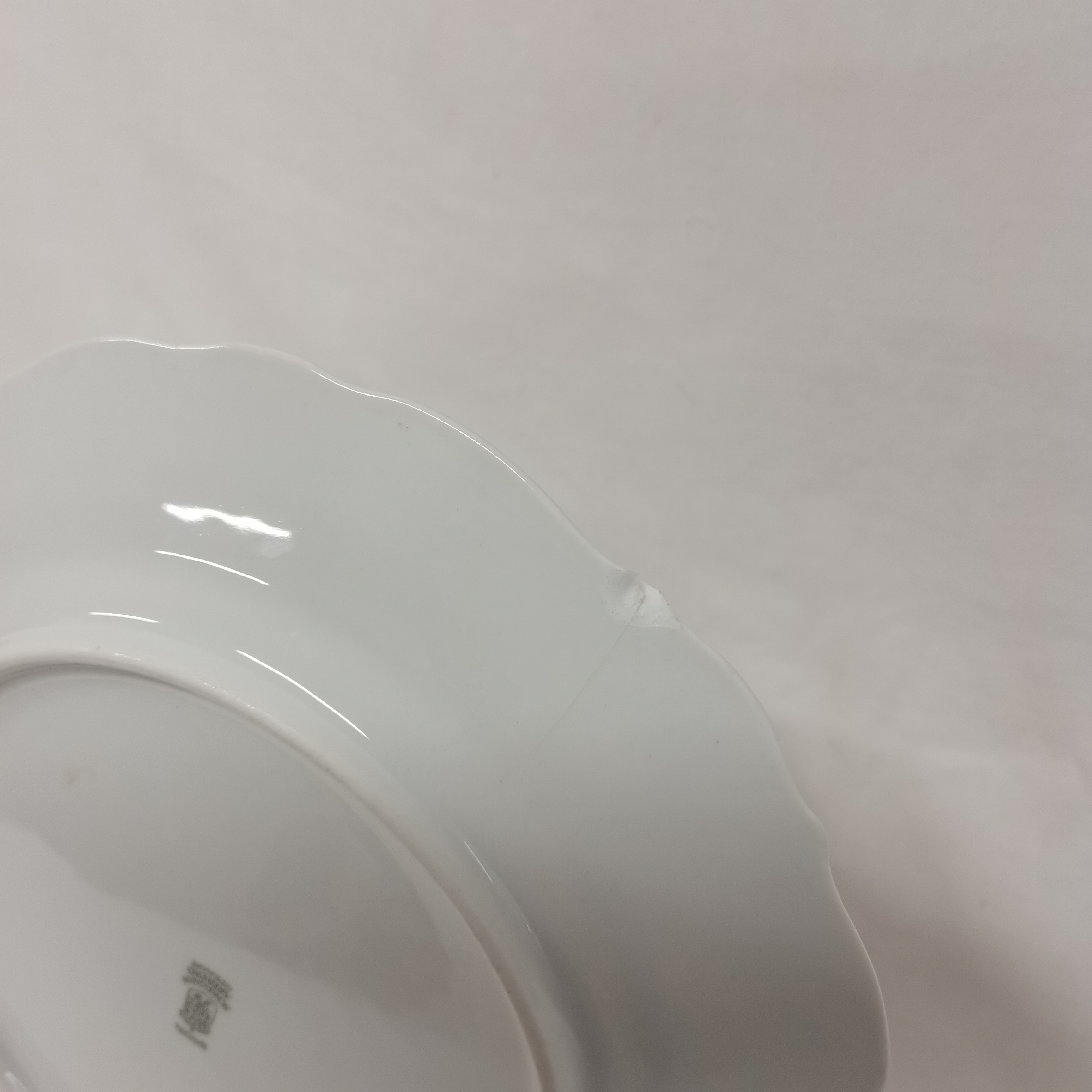 Assiettes à Soupe et Plat de Service Vega de par U&C Utzschneider & Cie