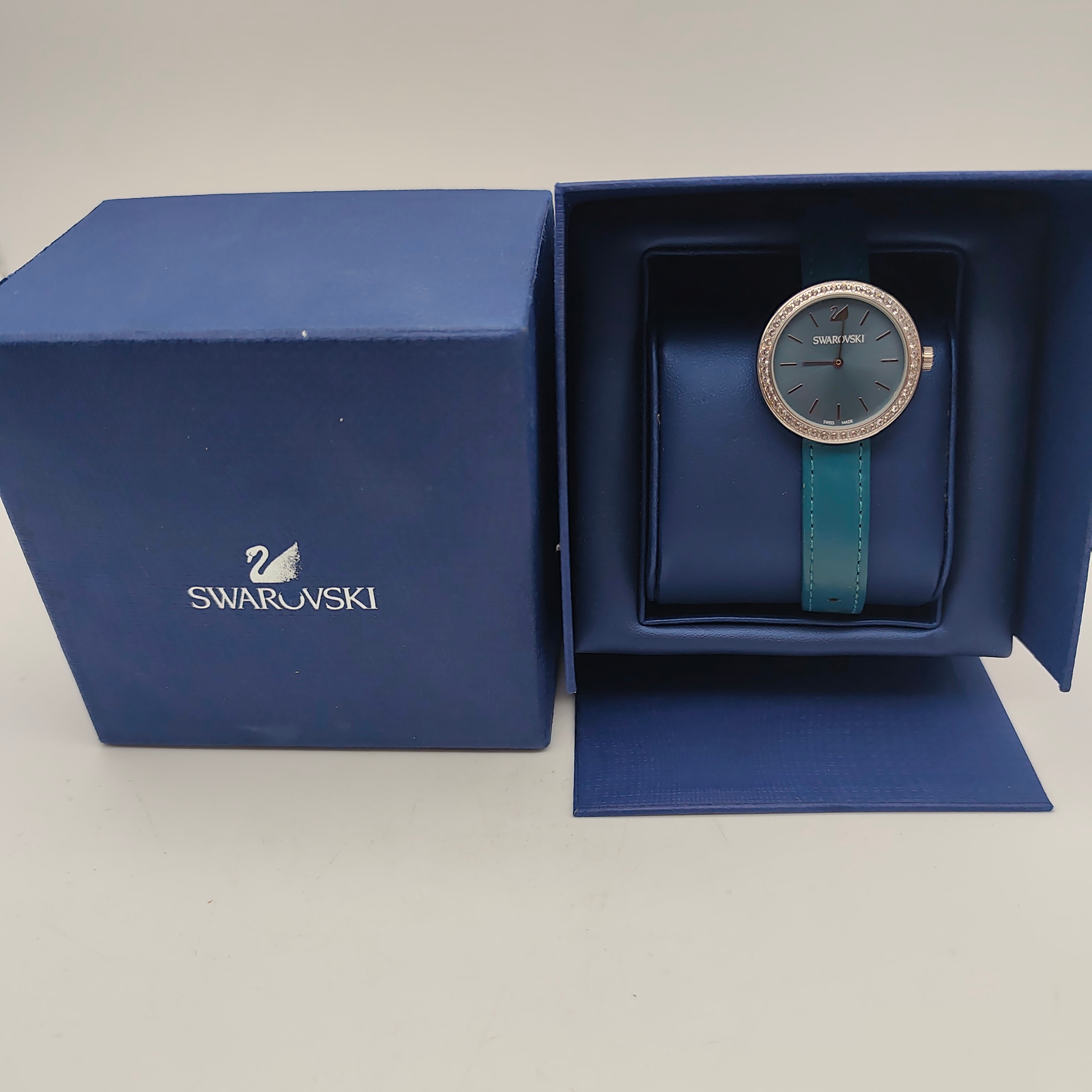 Montre femme Swarovski dans son écrin - Photo 1