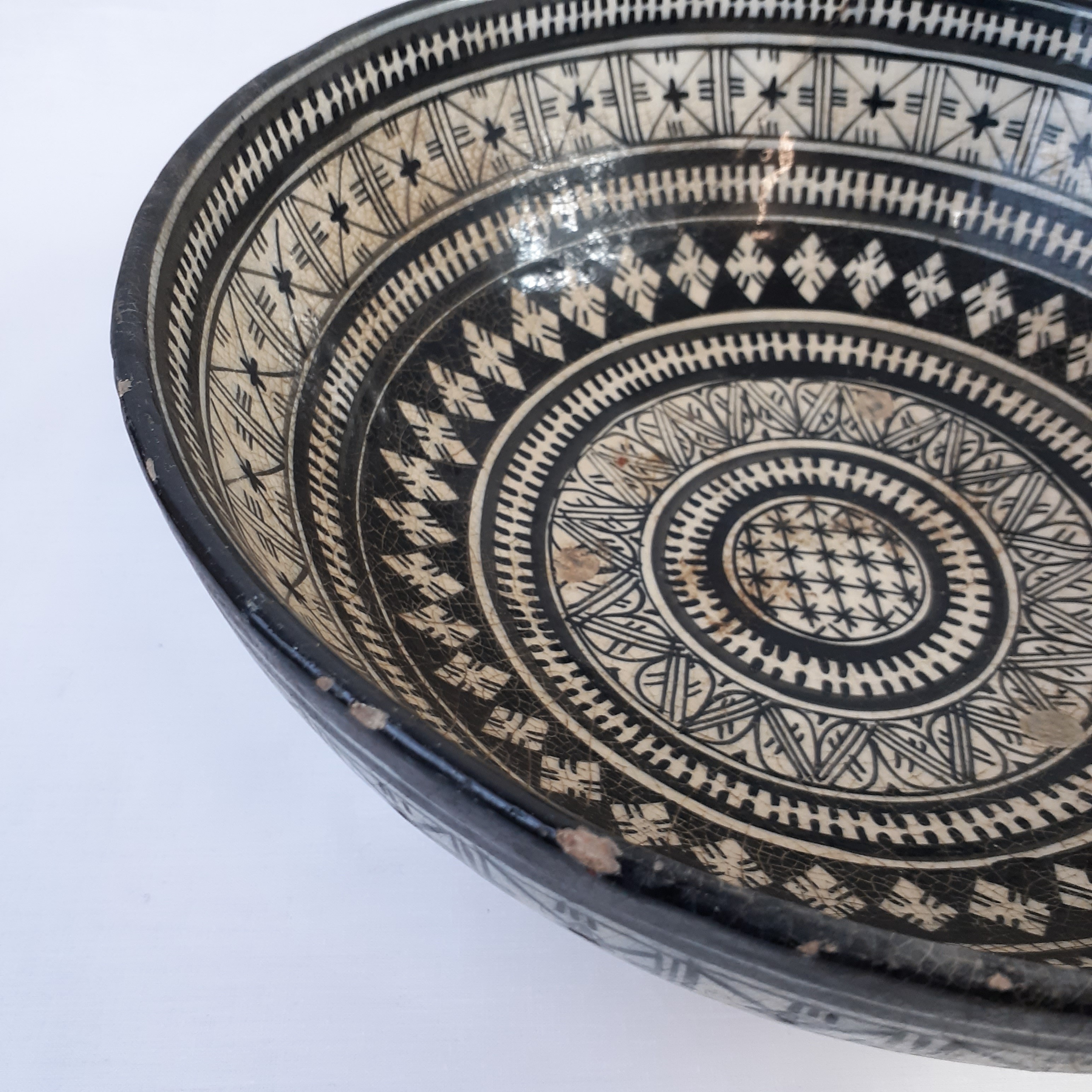 Voir photo 5 de Saladier marocain ancien - une pièce chargée d'histoire Saladier marocain ancien - une pièce chargée d'histoire État correct - Vue 5 -