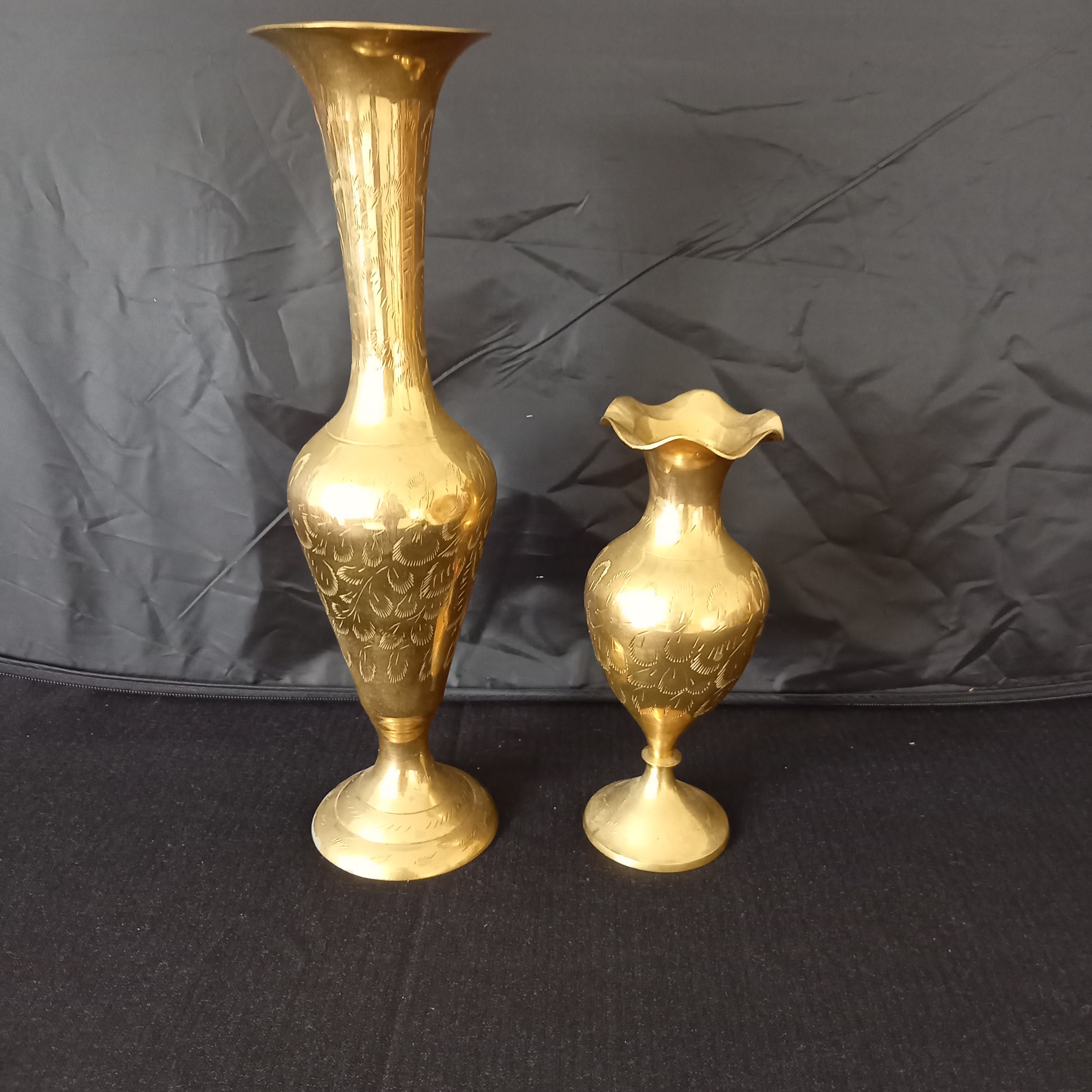 Acheter 2 Vases classiques vintage en laiton. Bon état - 20,00 € 2 Vases classiques vintage en laiton. Bon état - reconditionné disponible sur Label Emmaüs