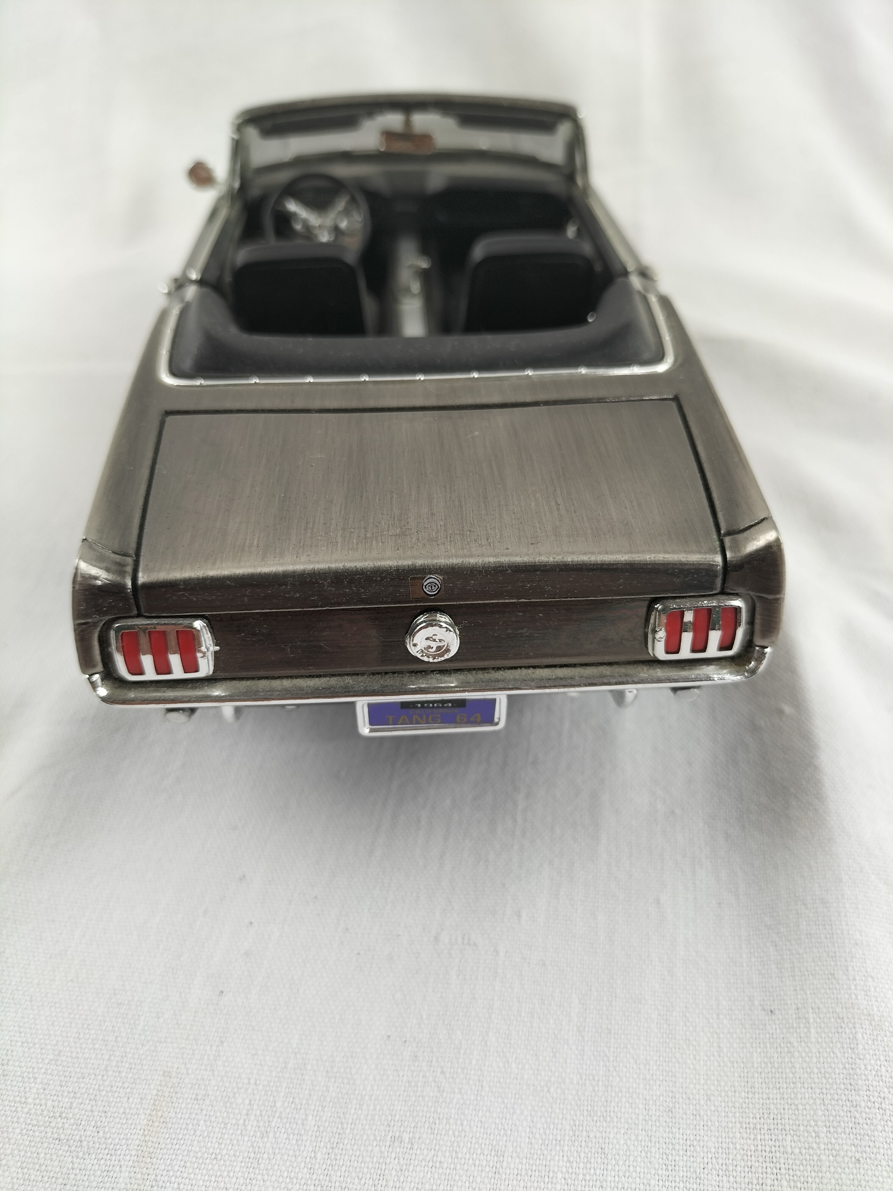 Voir photo 25 de Lot de 8 voitures miniatures de collection – Ferrari, Porsche, Mustang, Cadillac, Corvette Lot de 8 voitures miniatures de collection – Ferrari, Porsche, Mustang, Cadillac, Corvette Bon état - Vue 25 -