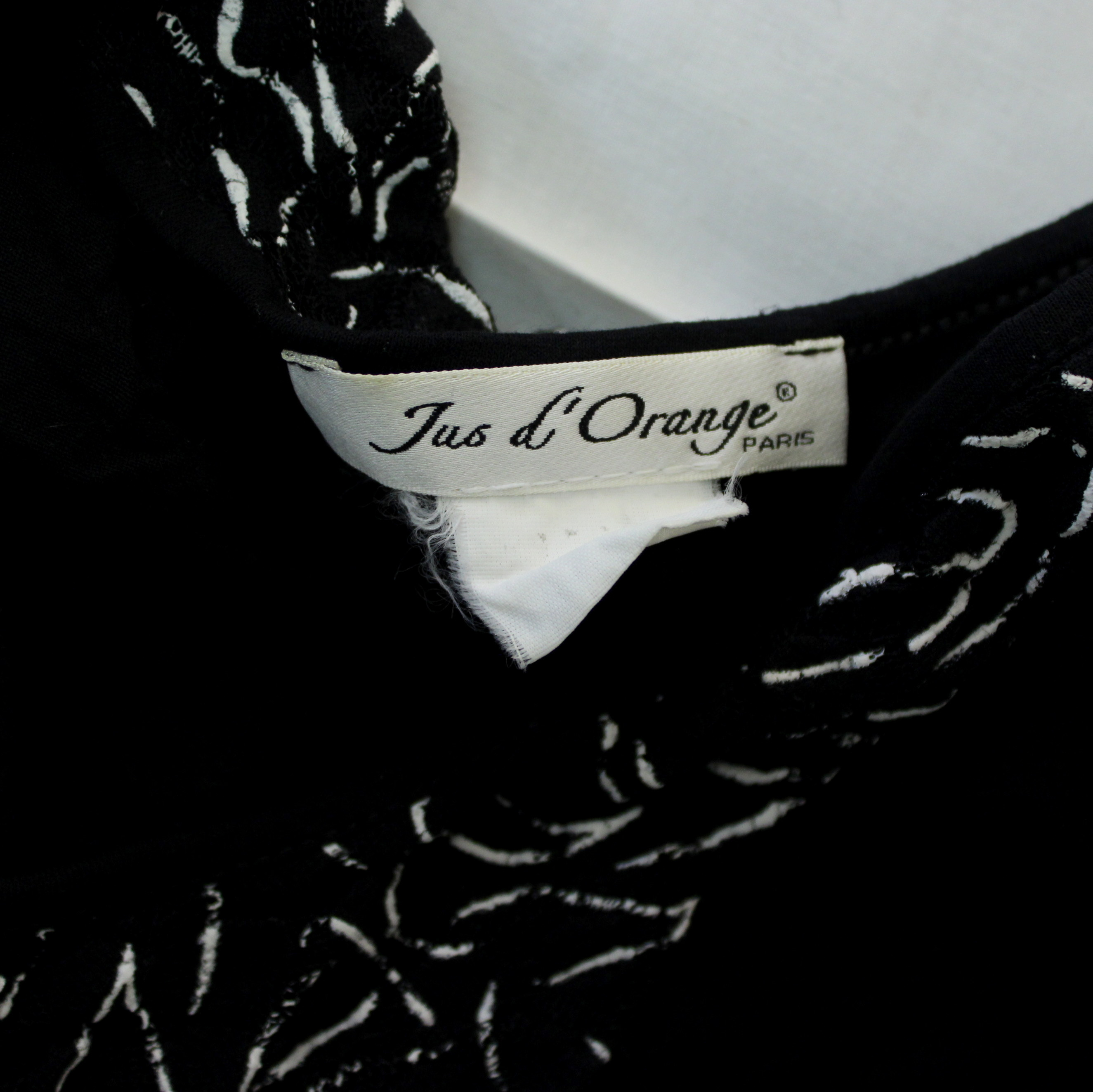 Voir photo 6 de Robe Noire Fleuris Blanc JUS D'ORANGE Taille Estimée S Robe Noire Fleuris Blanc JUS D'ORANGE Taille Estimée S Très bon état - Vue 6 -