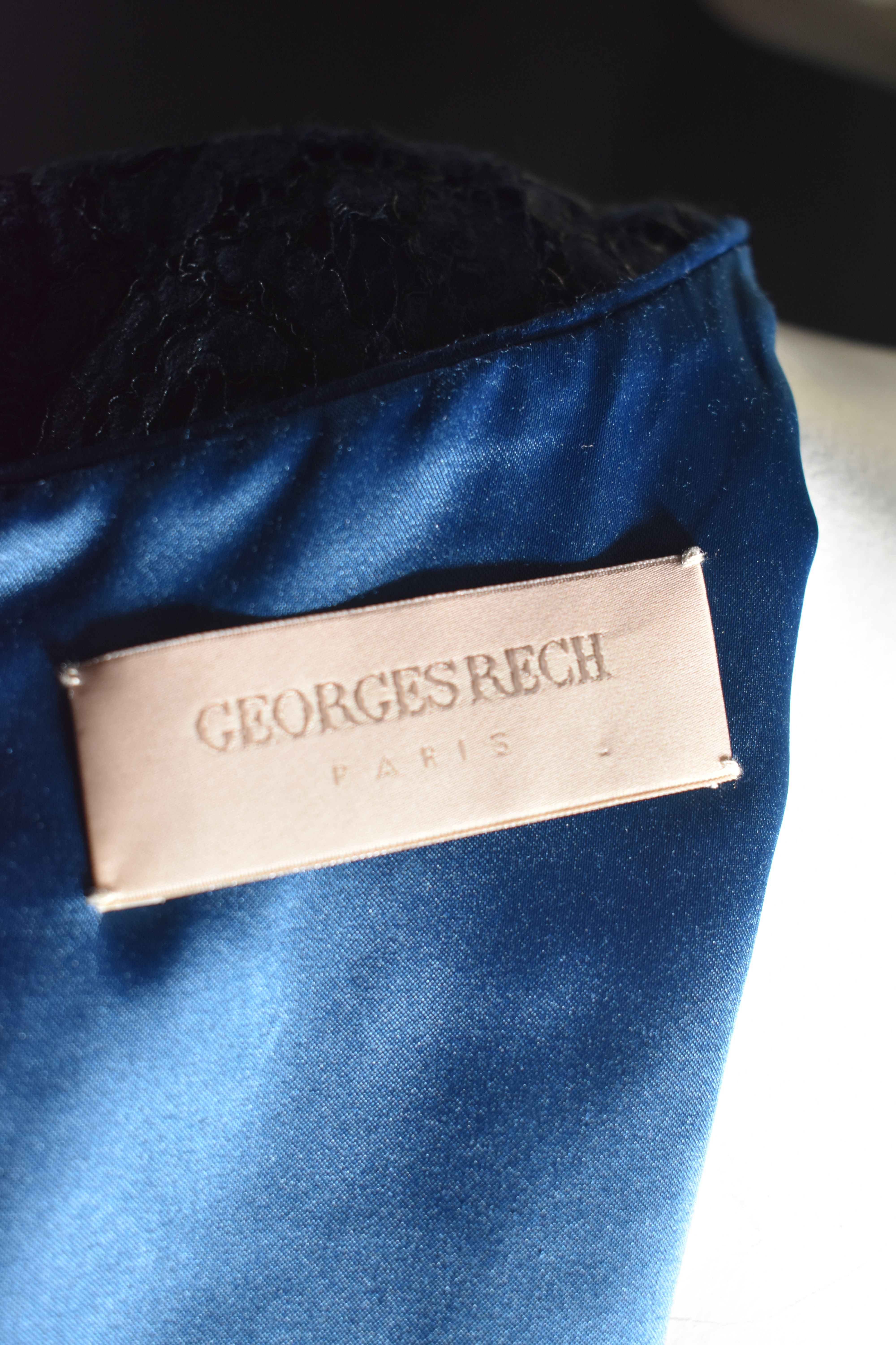 Voir photo 8 de Robe Georges RECH bleu marine en dentelle, doublure satin bleu, manches 3/4, taille 38. Robe Georges RECH bleu marine en dentelle, doublure satin bleu, manches 3/4, taille 38. Bon état - Vue 8 -
