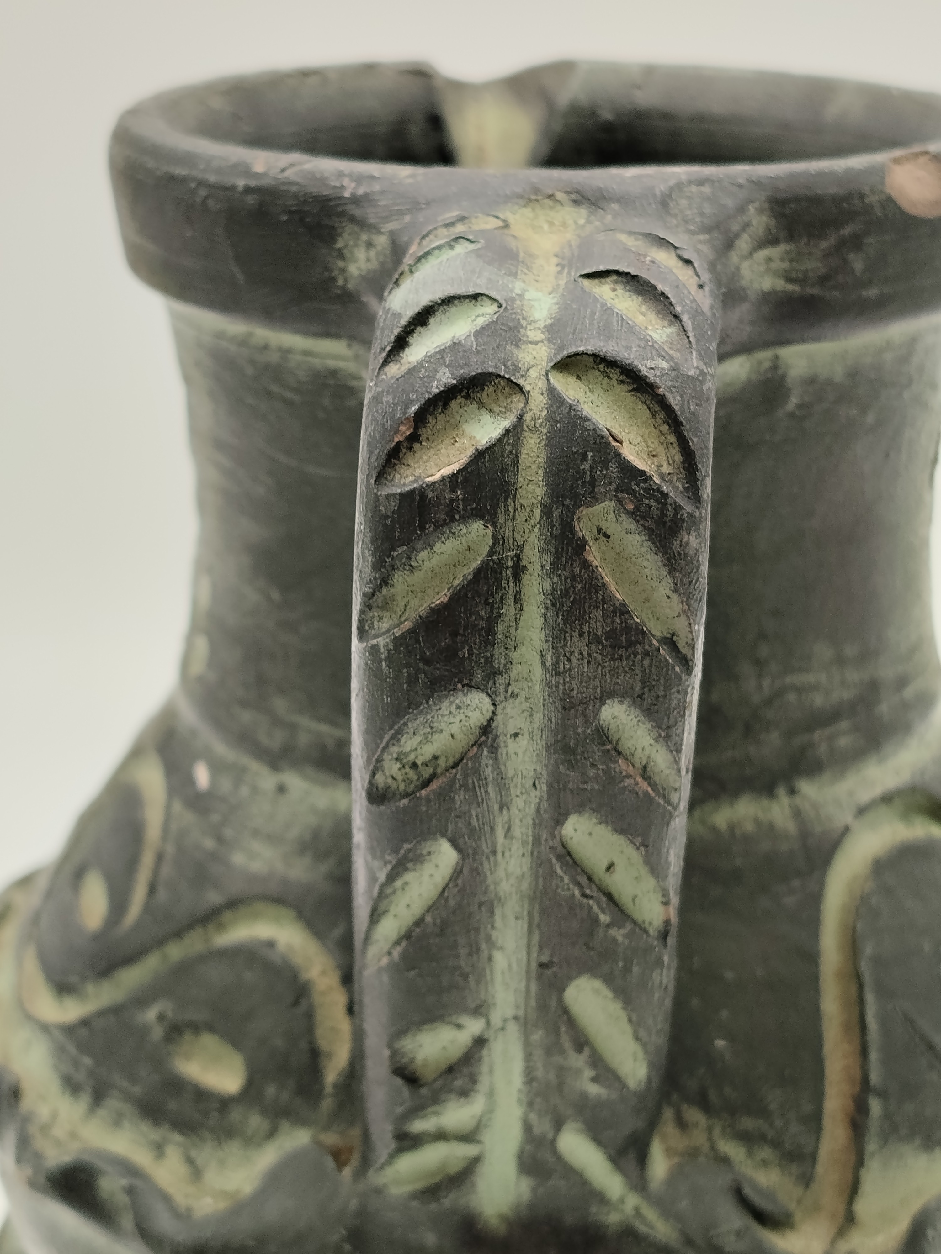 Vase pichet en terre cuite signé Francisco Figueras Très bon état - Vue 9 - 