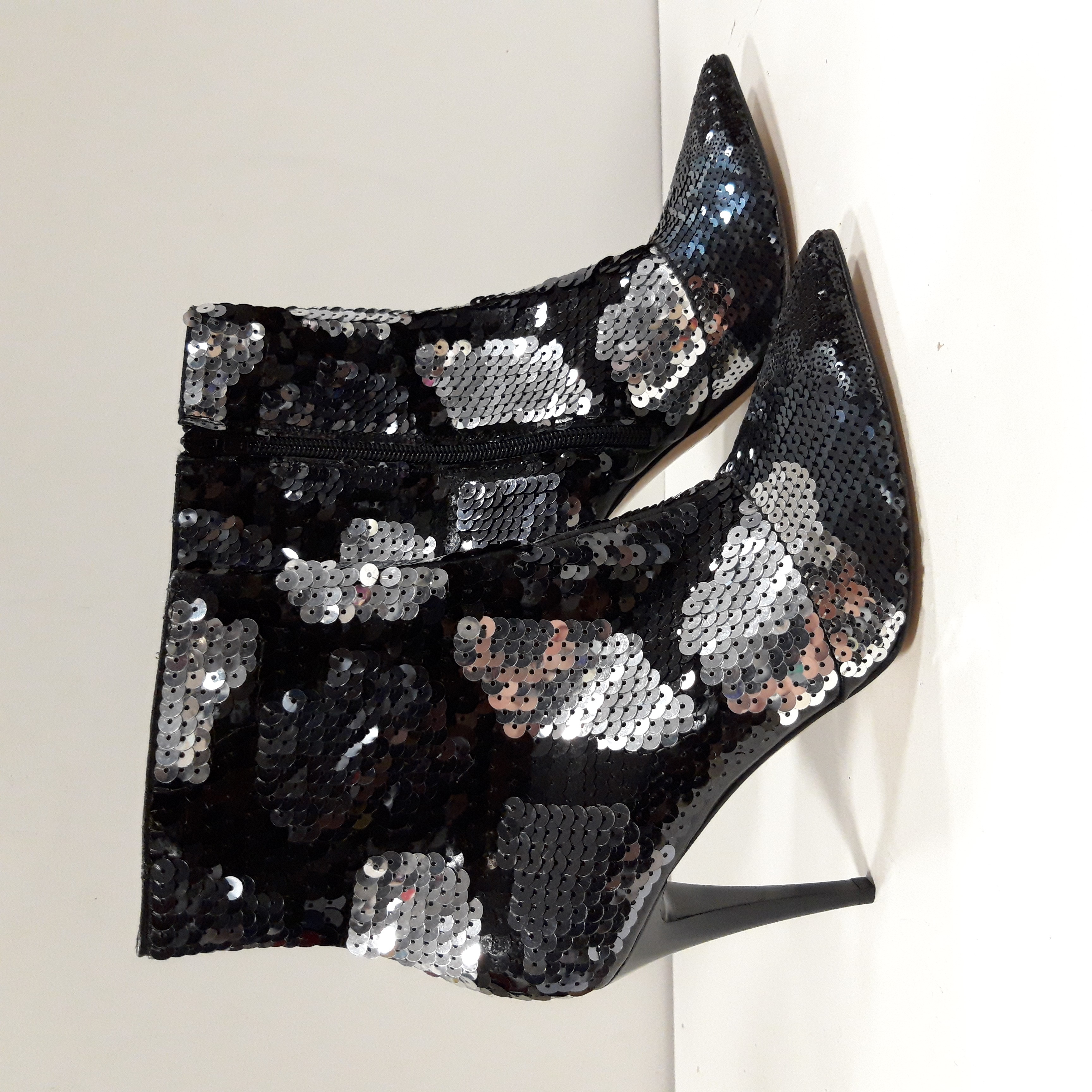Bottines à talons noires, en cuir décor pailleté Ernest Paris Très bon état - Vue 3 - 