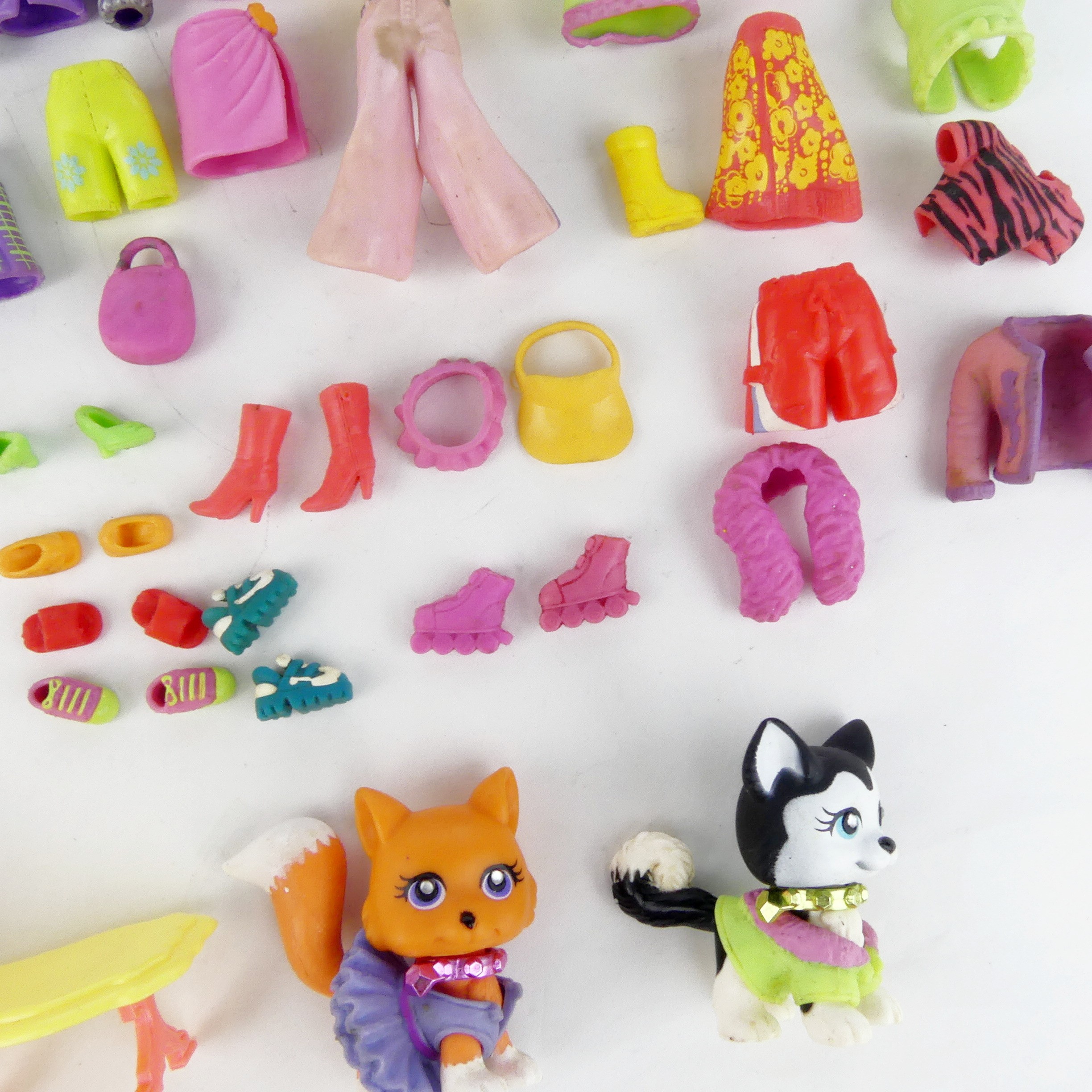 Voir photo 6 de 6 poupées, vêtements et vestiaire Polly Pocket de Mattel 6 poupées, vêtements et vestiaire Polly Pocket de Mattel État correct - Vue 6 -