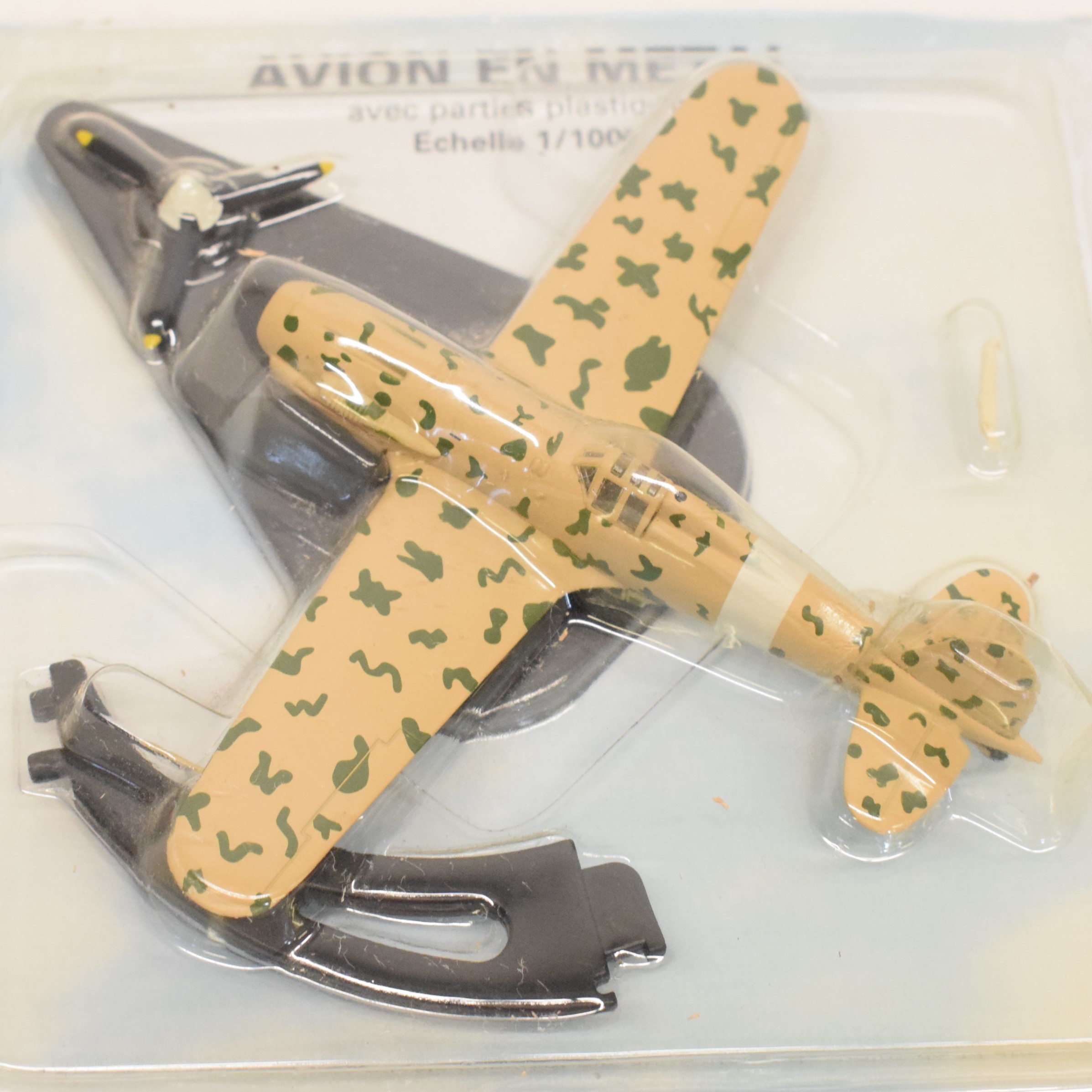 Avion en métal MACCHI MC 202 à l'échelle 1/100 ème jeux et vinyles d