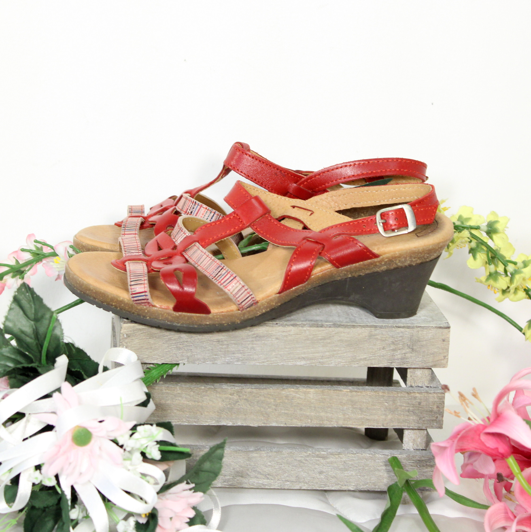 Voir photo 2 de Chaussure Ouverte Femme Rouge Pointure 36 Chaussure Ouverte Femme Rouge Pointure 36 Bon état - Vue 2 -