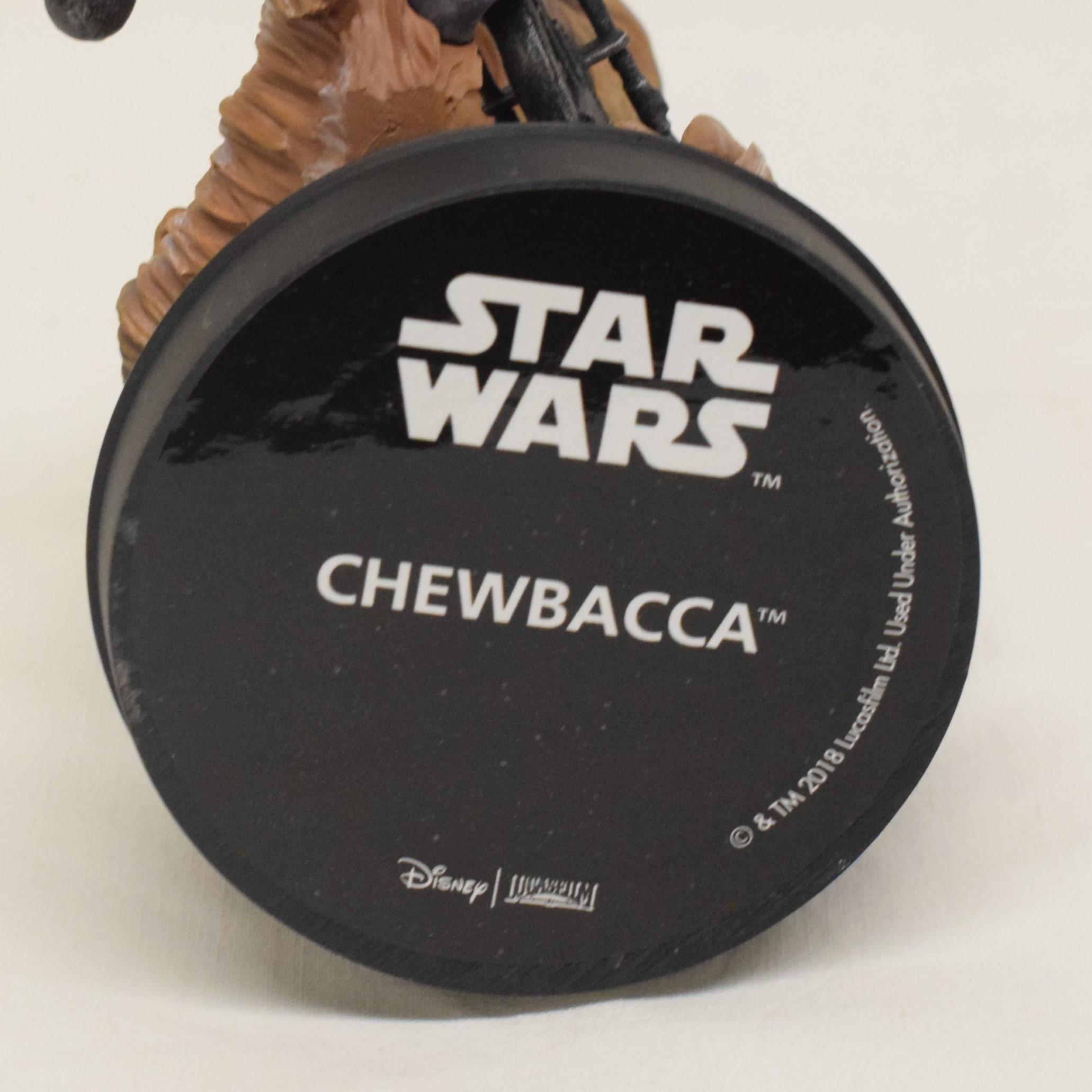 Voir photo 5 de Buste de collection en résine personnage de Chewbacca Disney Lucasfilm 2018 Buste de collection en résine personnage de Chewbacca Disney Lucasfilm 2018 Bon état - Vue 5 -