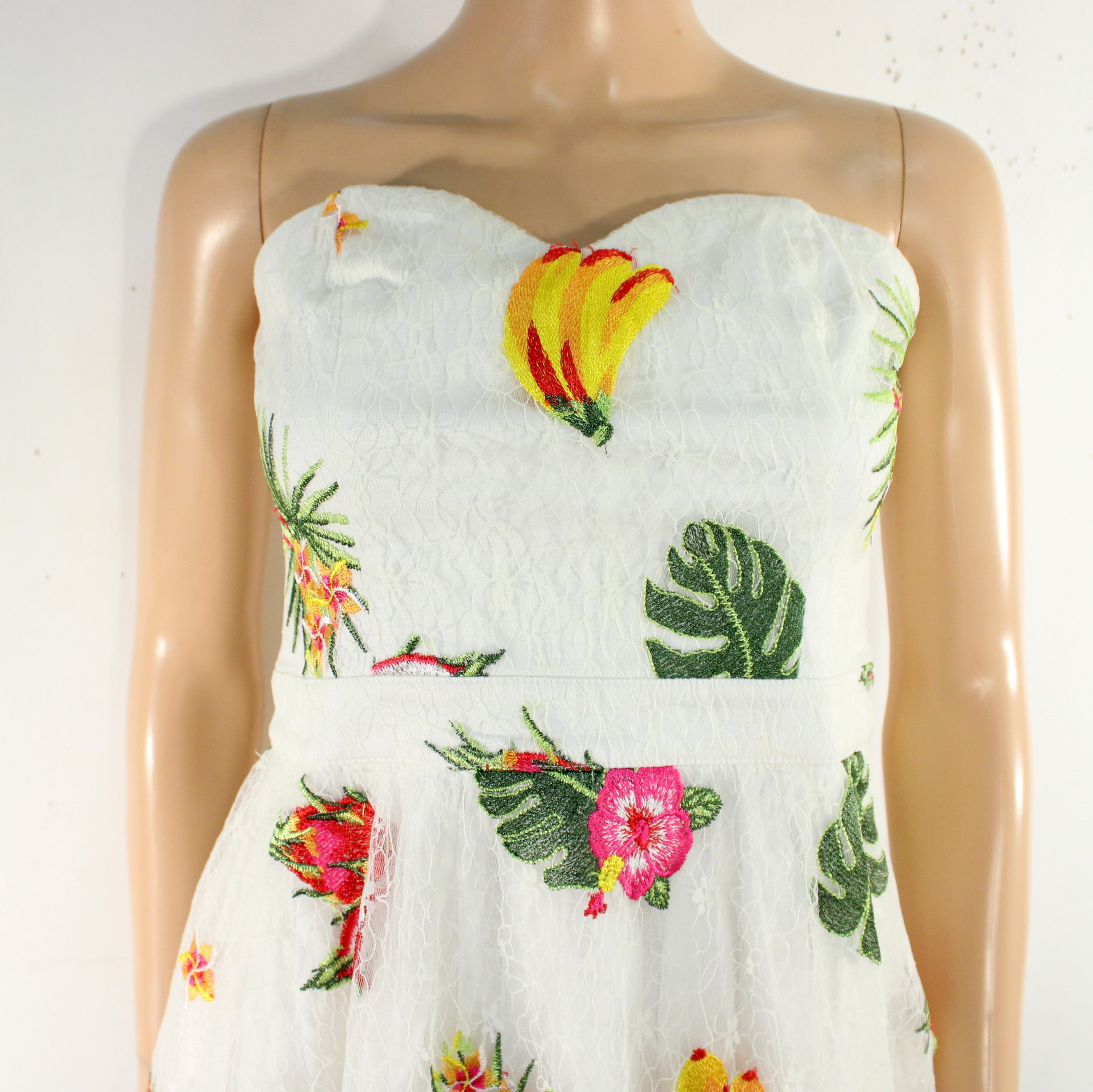 Robe Blanche Brodée NAF NAF Taille 38  - Vue 2 - 