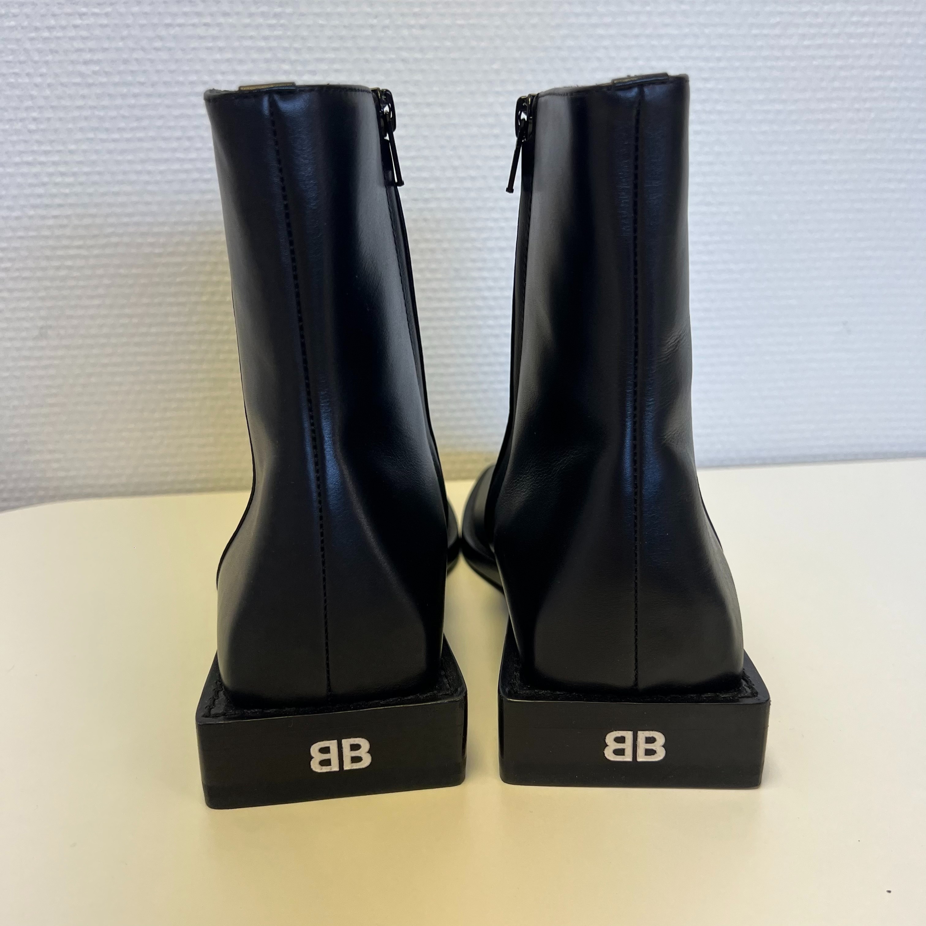 Bottines Balenciaga cuir noir - T37.5 - Photo 3