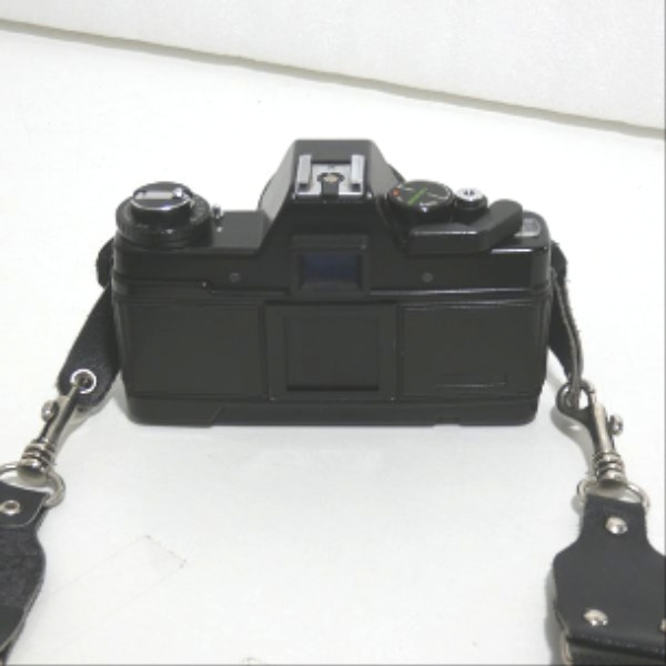 Voir photo 6 de Appareil photo argentique Praktica B100 electronic + 3 objectifs Appareil photo argentique Praktica B100 electronic + 3 objectifs Bon état - Vue 6 -