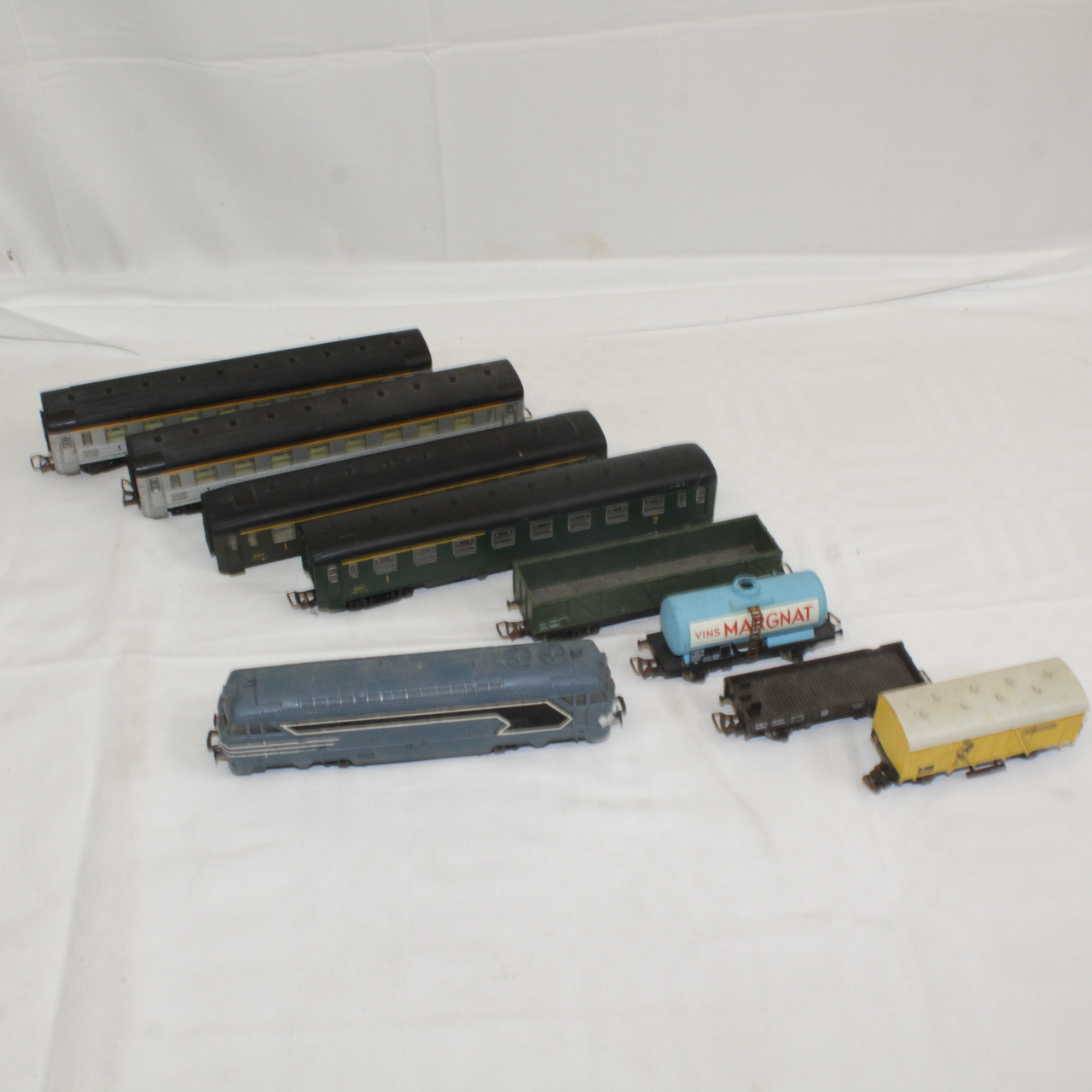 Voir photo 3 de Locomotive 67001 SNCF et ses wagons Locomotive 67001 SNCF et ses wagons Bon état - Vue 3 -