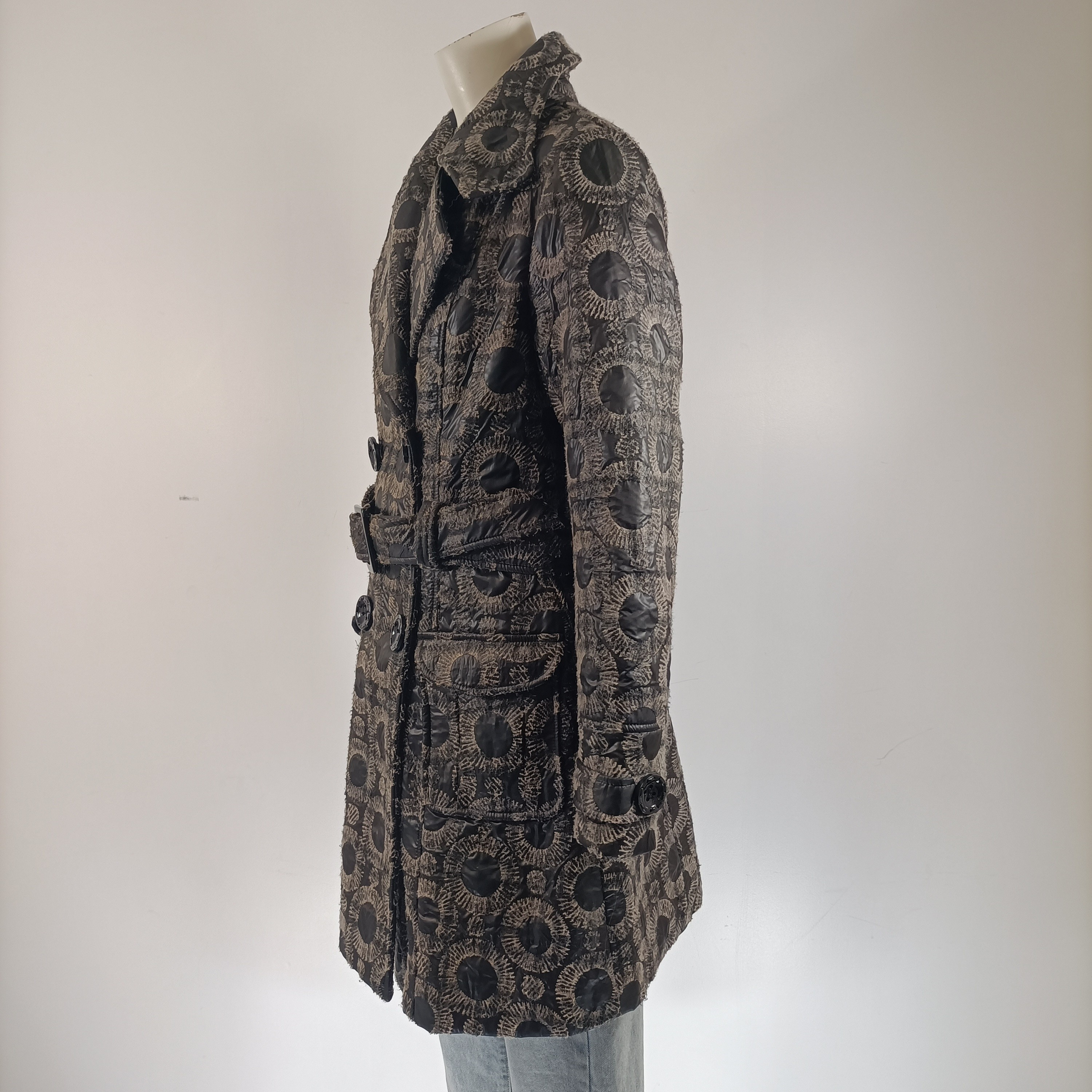 Voir photo 10 de Manteau long femme L Yoor Mino noir gris imprimé graphique ceinturé chaud élégance hiver Manteau long femme L Yoor Mino noir gris imprimé graphique ceinturé chaud élégance hiver Très bon état - Vue 10 -