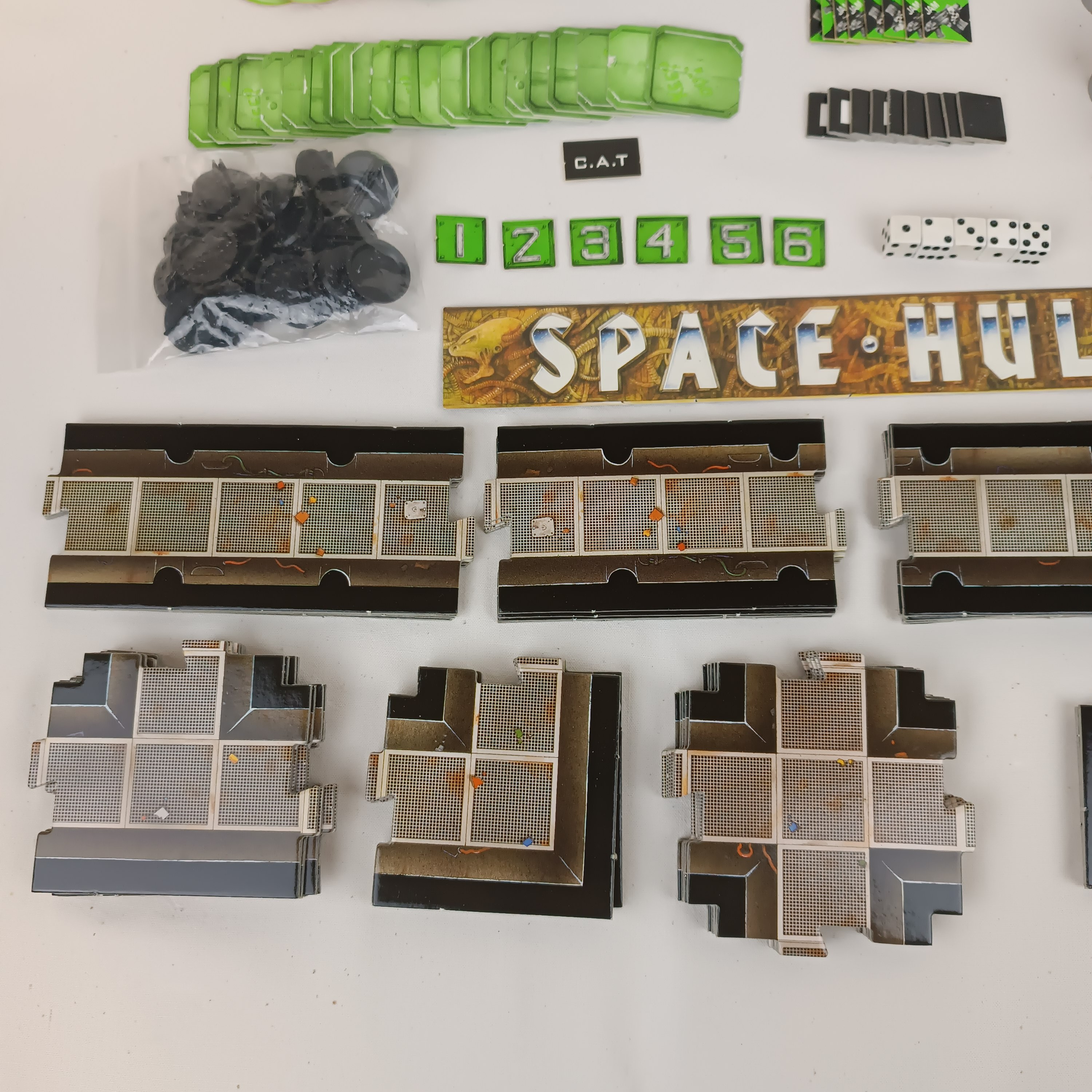 Voir photo 20 de Jeu de société "Space Hulk" - Warhammer 40K, première édition de 1989, par Games Workshop, figurines peintes Jeu de société "Space Hulk" - Warhammer 40K, première édition de 1989, par Games Workshop, figurines peintes État correct - Vue 20 -