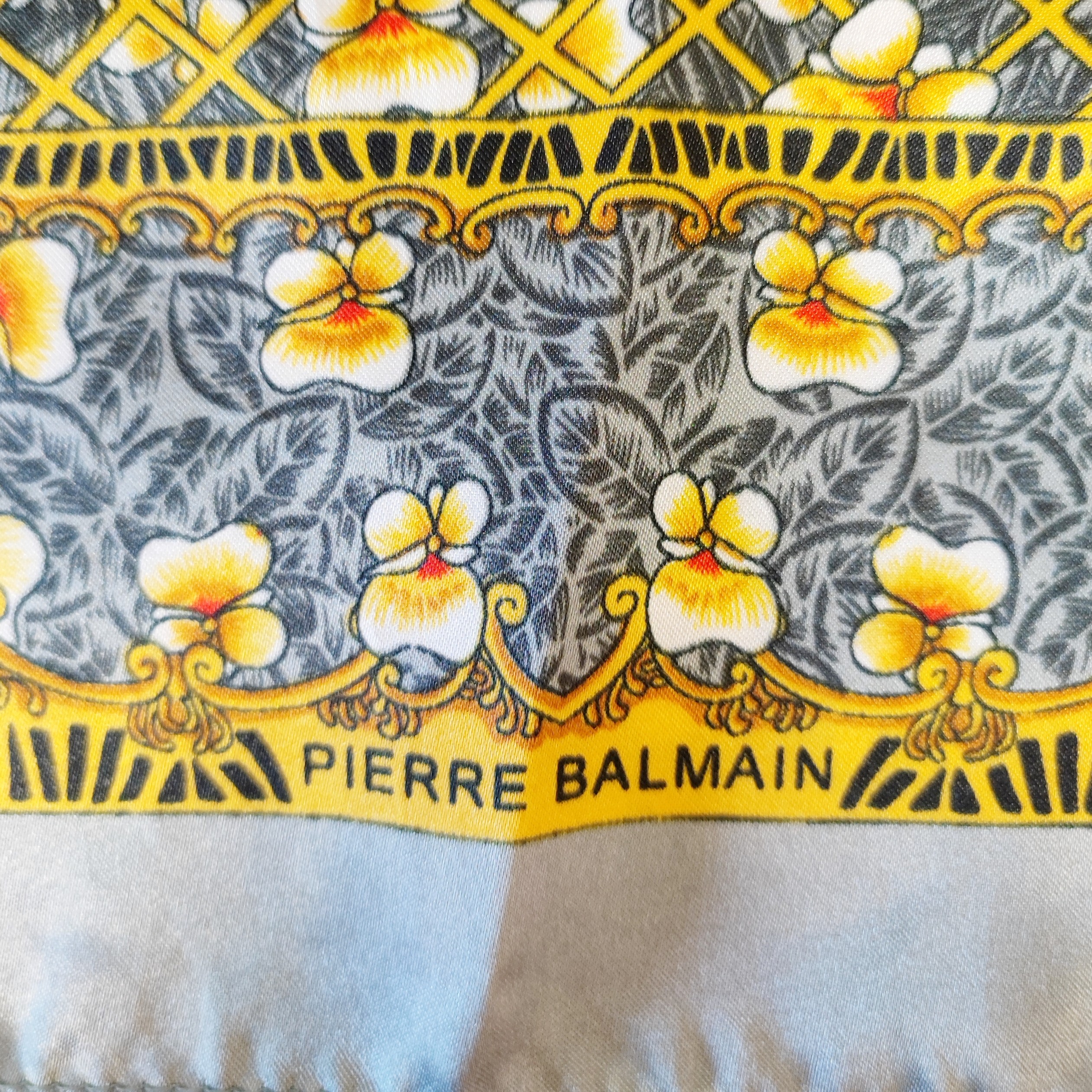 PIERRE BALMAIN - Foulard à motif fleuri - Femme Bon état - Vue 2 - 