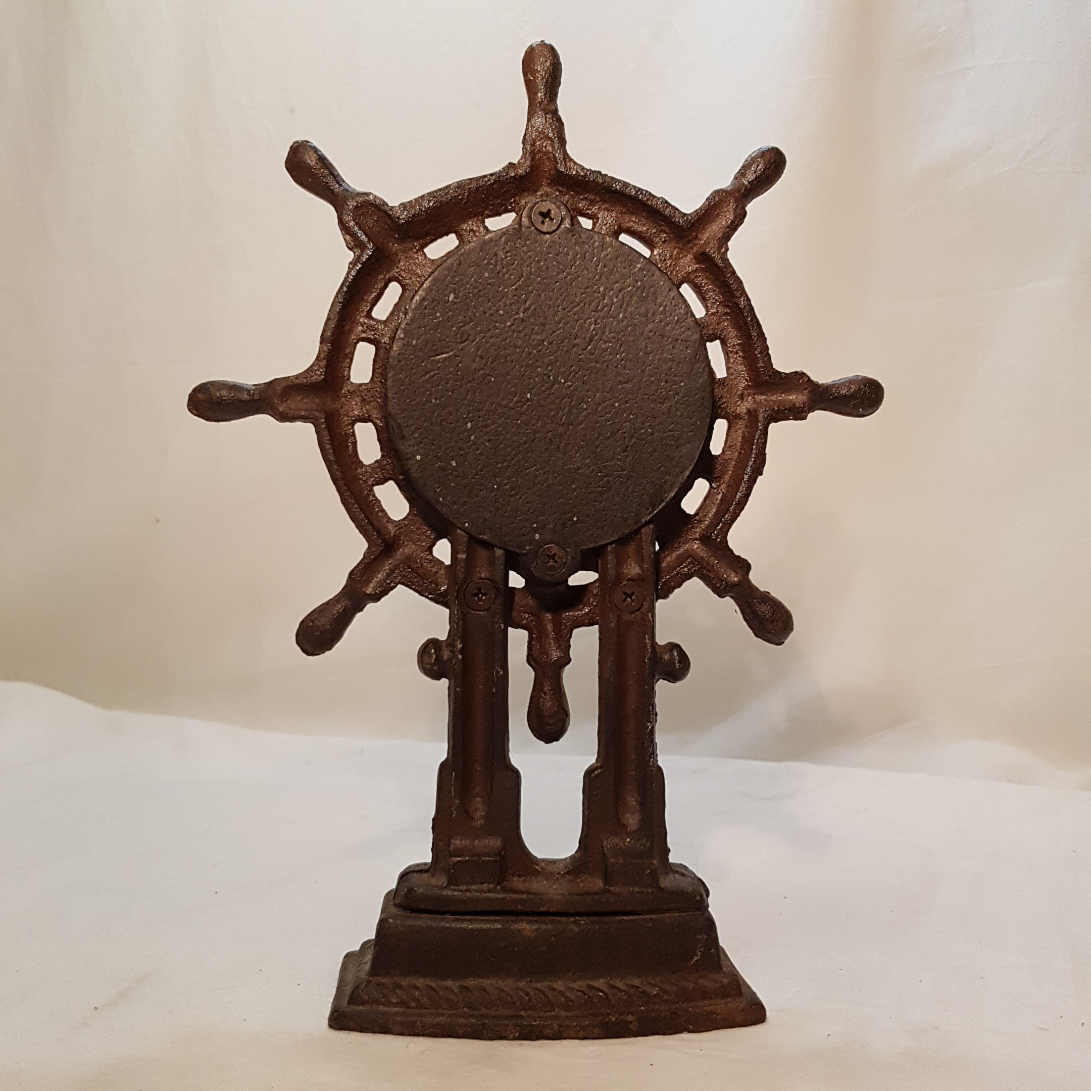 Horloge en fonte en forme de gouvernail - Photo 2