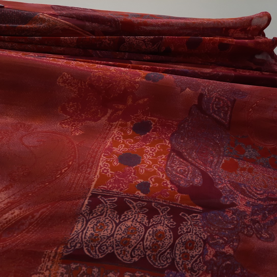 Voir photo 2 de Jupe drapée chic rouge profond Maison 1 2 3 - T 38 Jupe drapée chic rouge profond Maison 1 2 3 - T 38 Très bon état - Vue 2 -