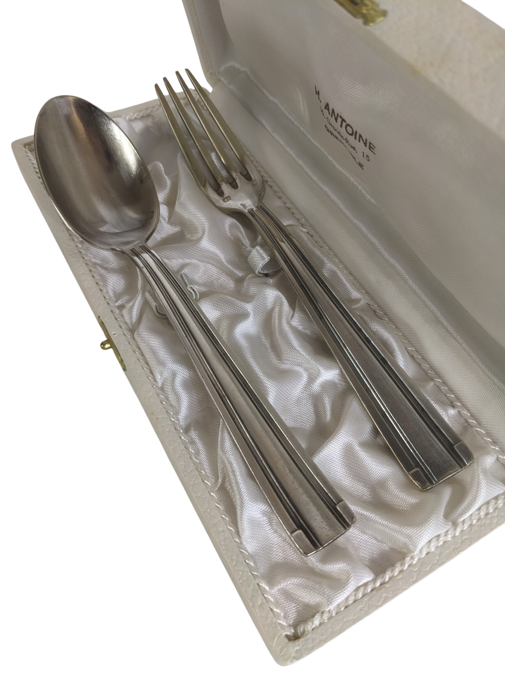 Acheter Couverts en métal Blanc Très bon état - 14,00 € Couverts en métal Blanc Très bon état - reconditionné disponible sur Label Emmaüs