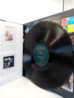 Album vinyle 33 tour queen Très bon état - Vue 5 - 
